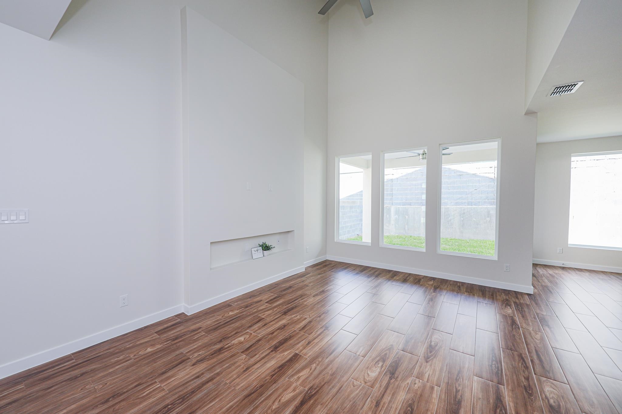 7525 Cresta Bella Street