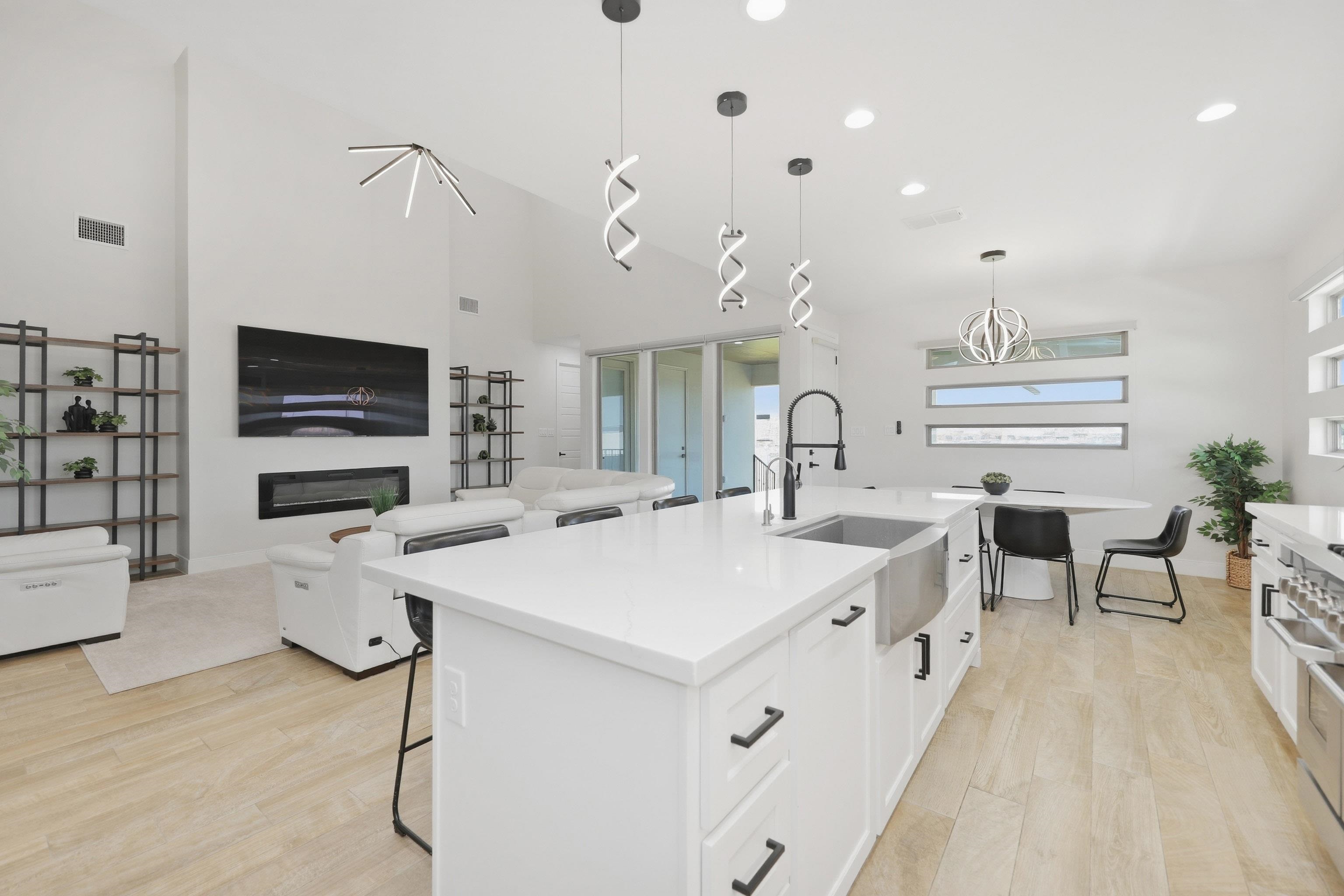 701 Ocio Dr.