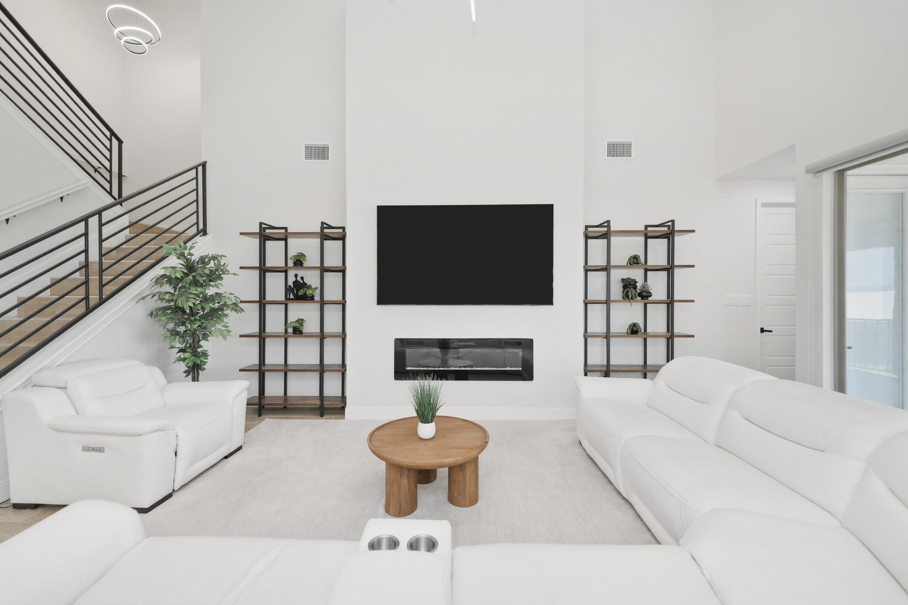 701 Ocio Dr.