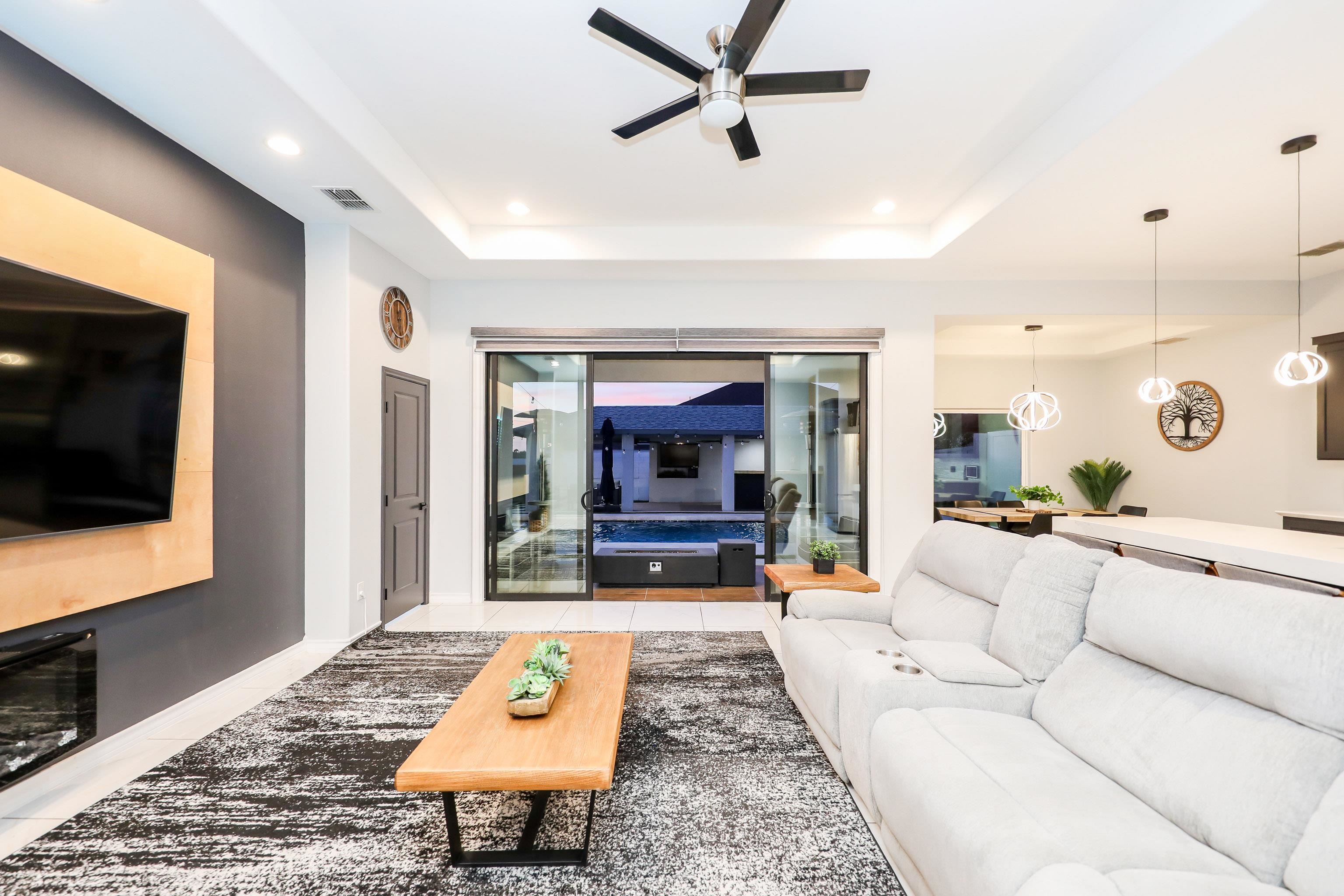 102 Cresta Dr.