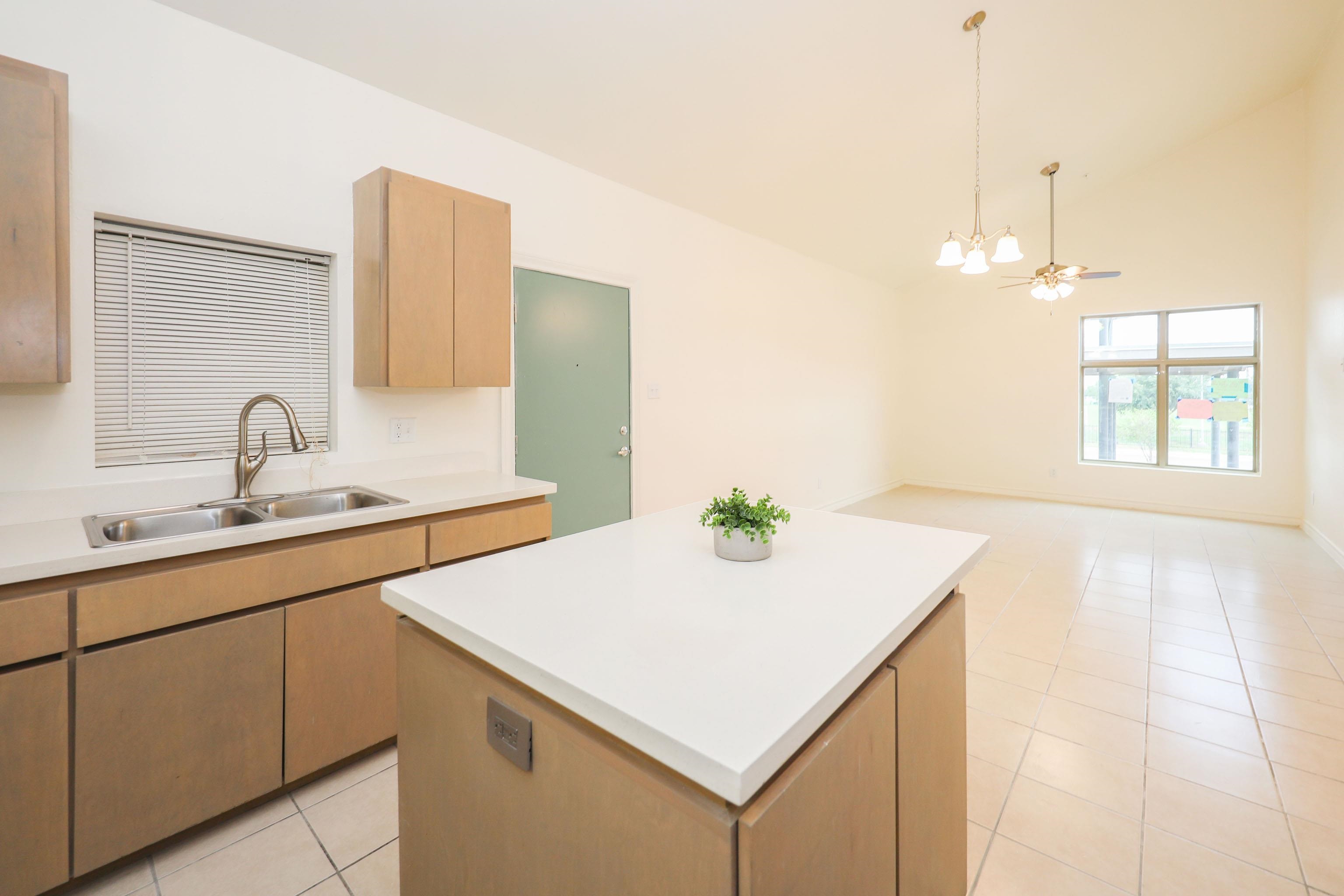 1511 Don Camilo Blvd Unit: 7