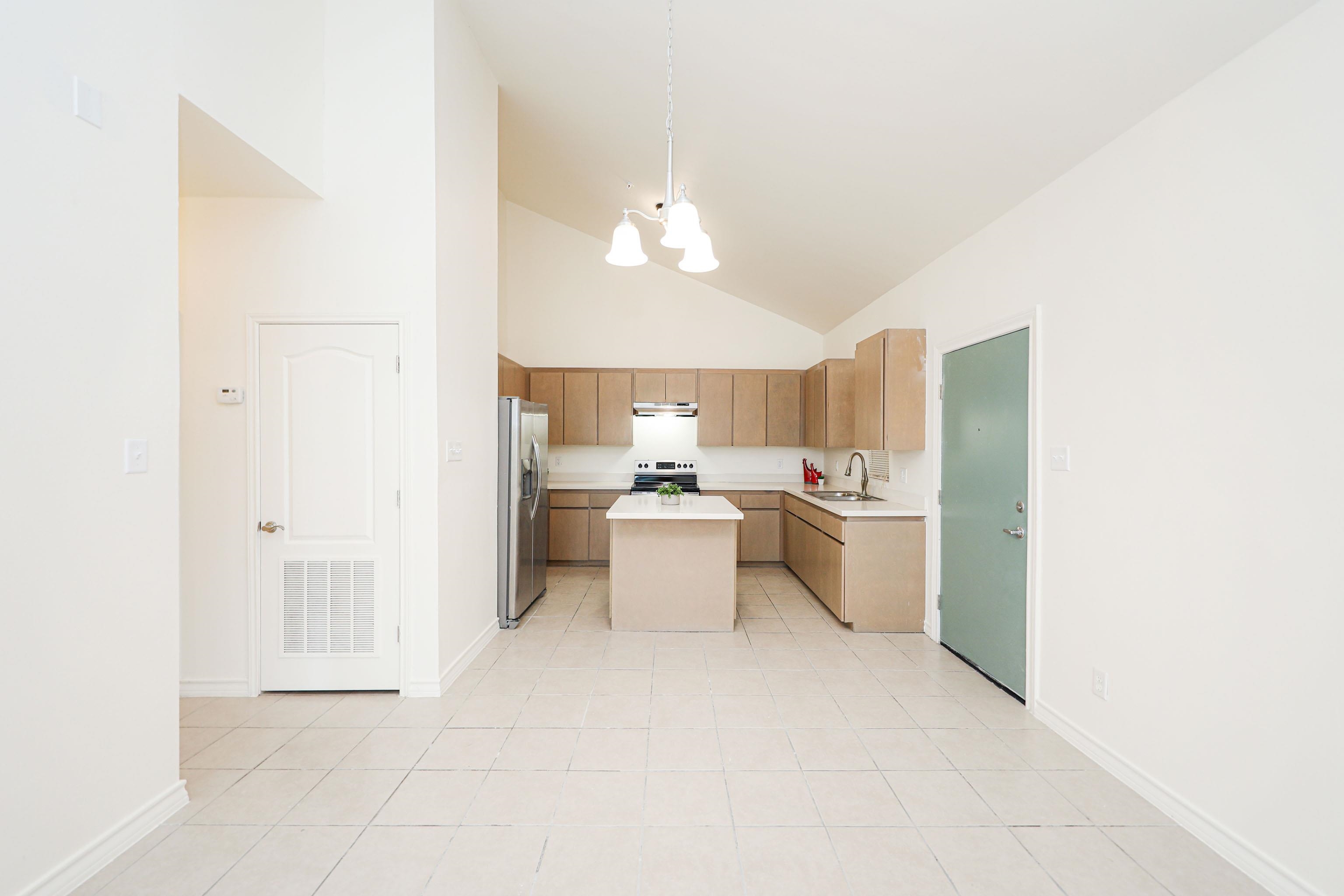 1511 Don Camilo Blvd Unit: 7