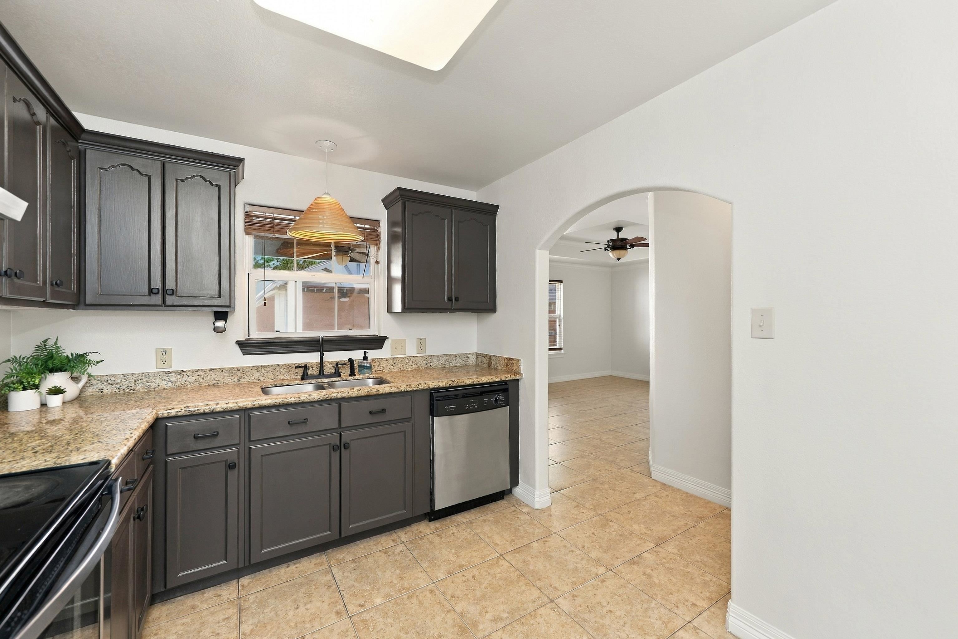 2081 Quito Lp
