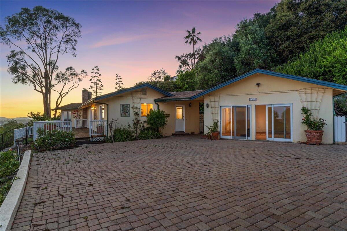 101 Las Alturas Road