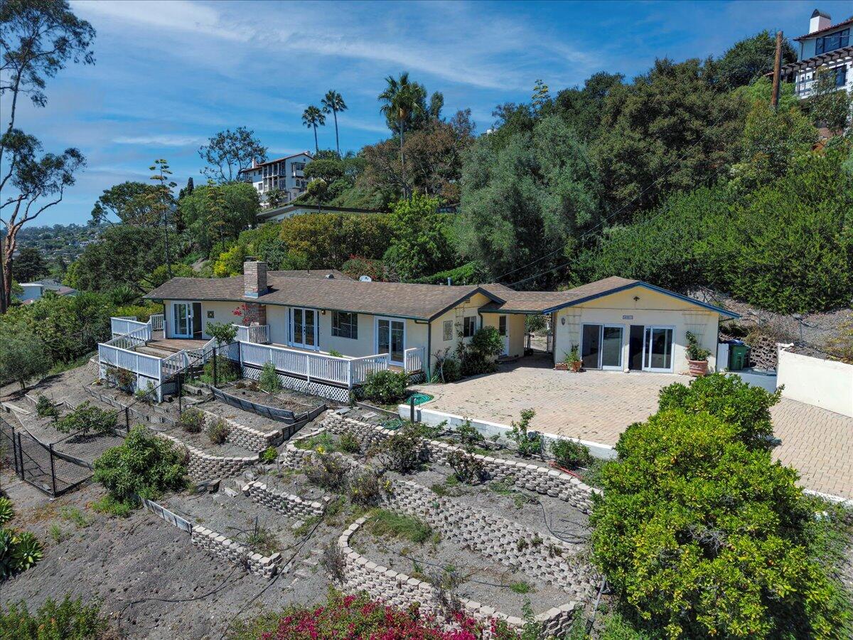 101 Las Alturas Road