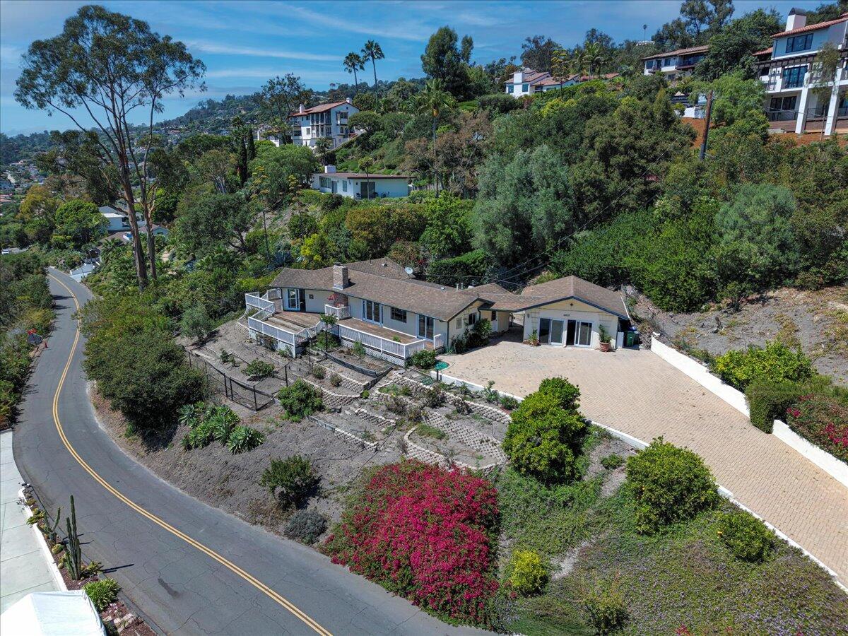 101 Las Alturas Road