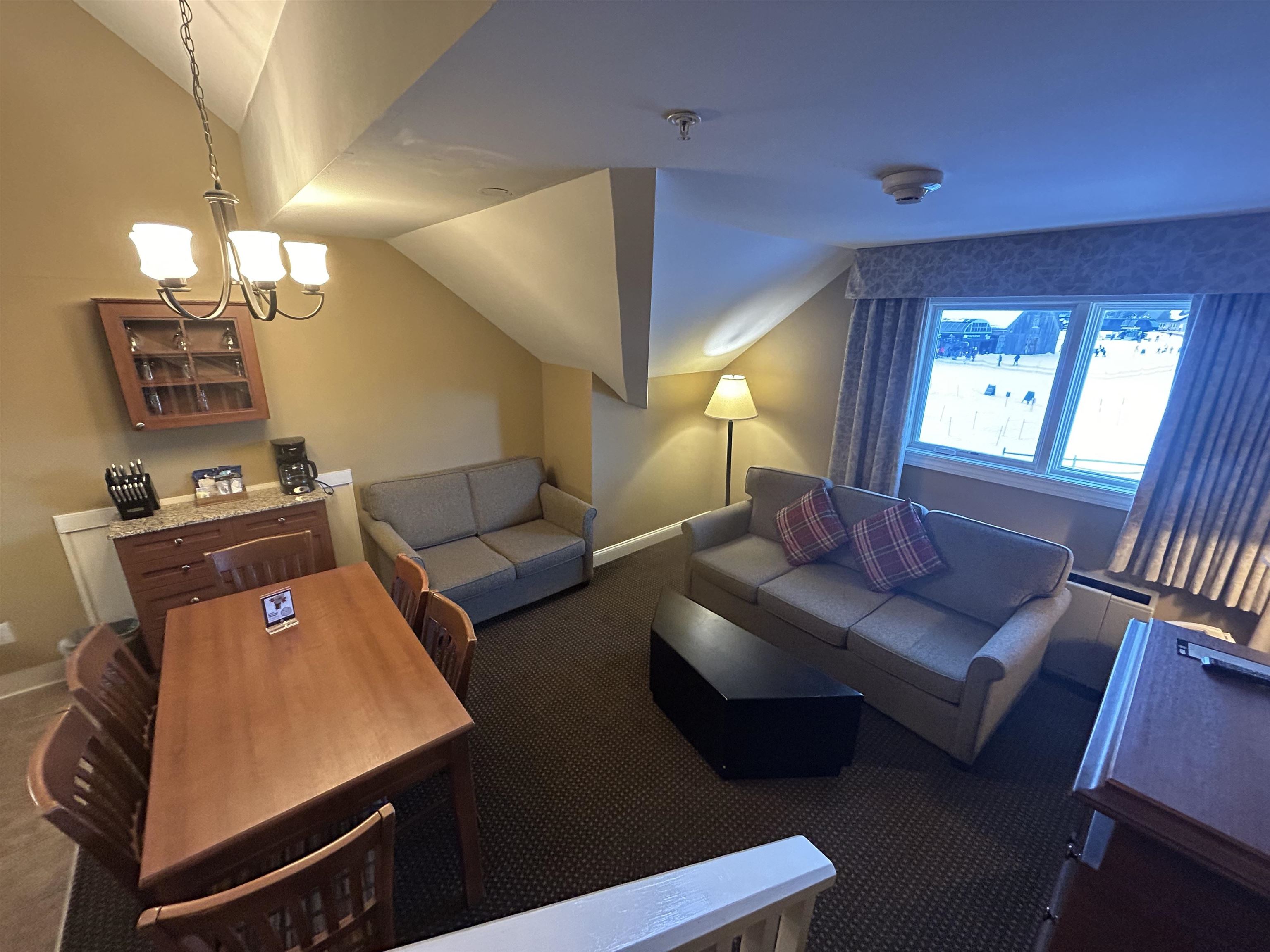 374/376Qtr.3,89 Grand Summit Way