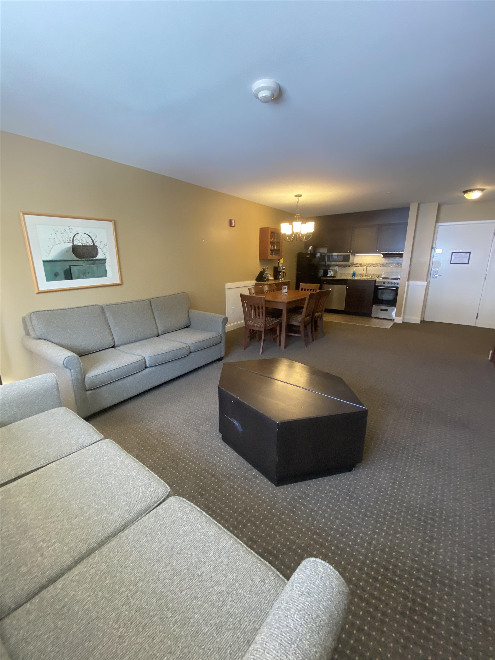 215 Qtr.4, 89 Grand Summit Way