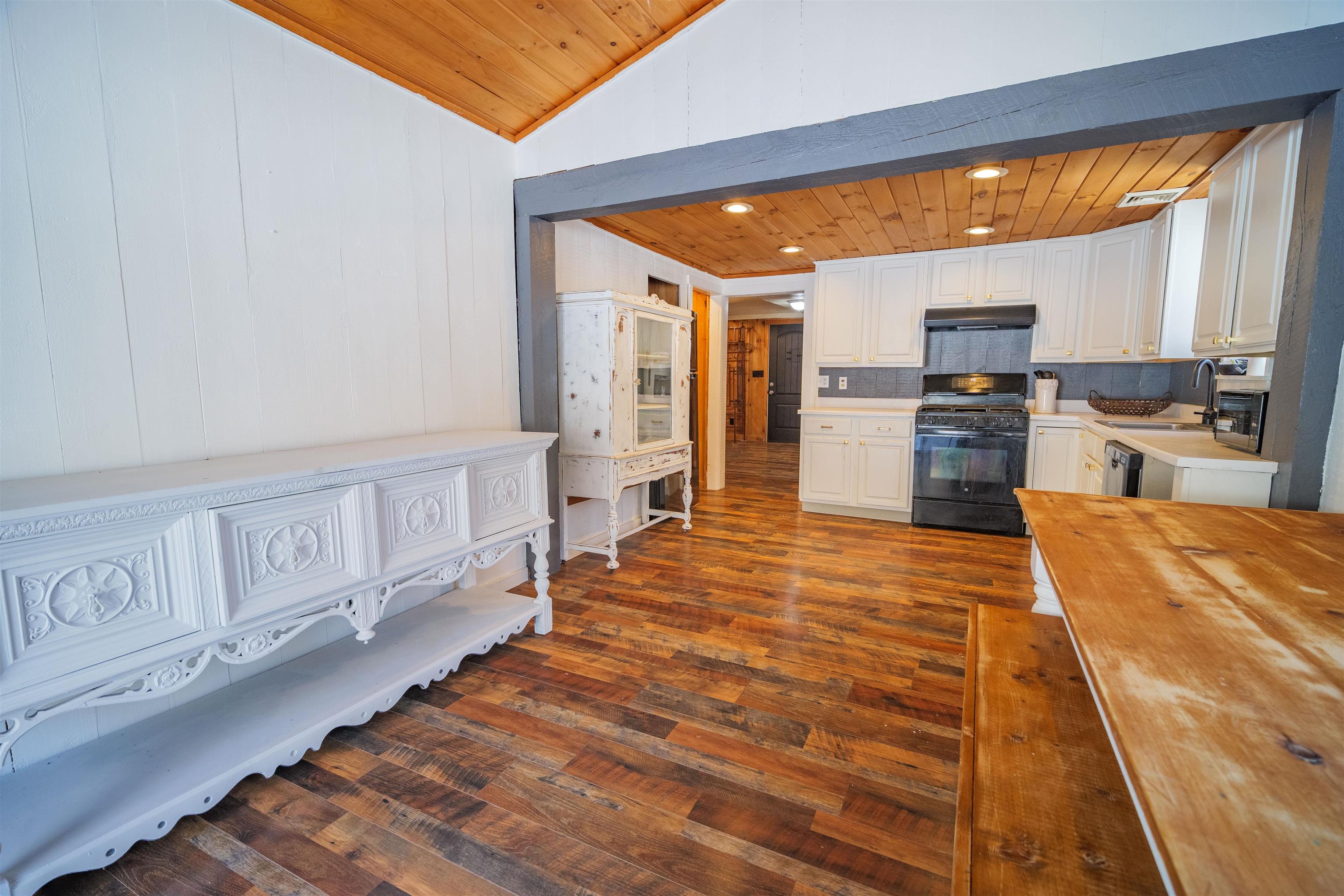 2469 Auger Hole Road