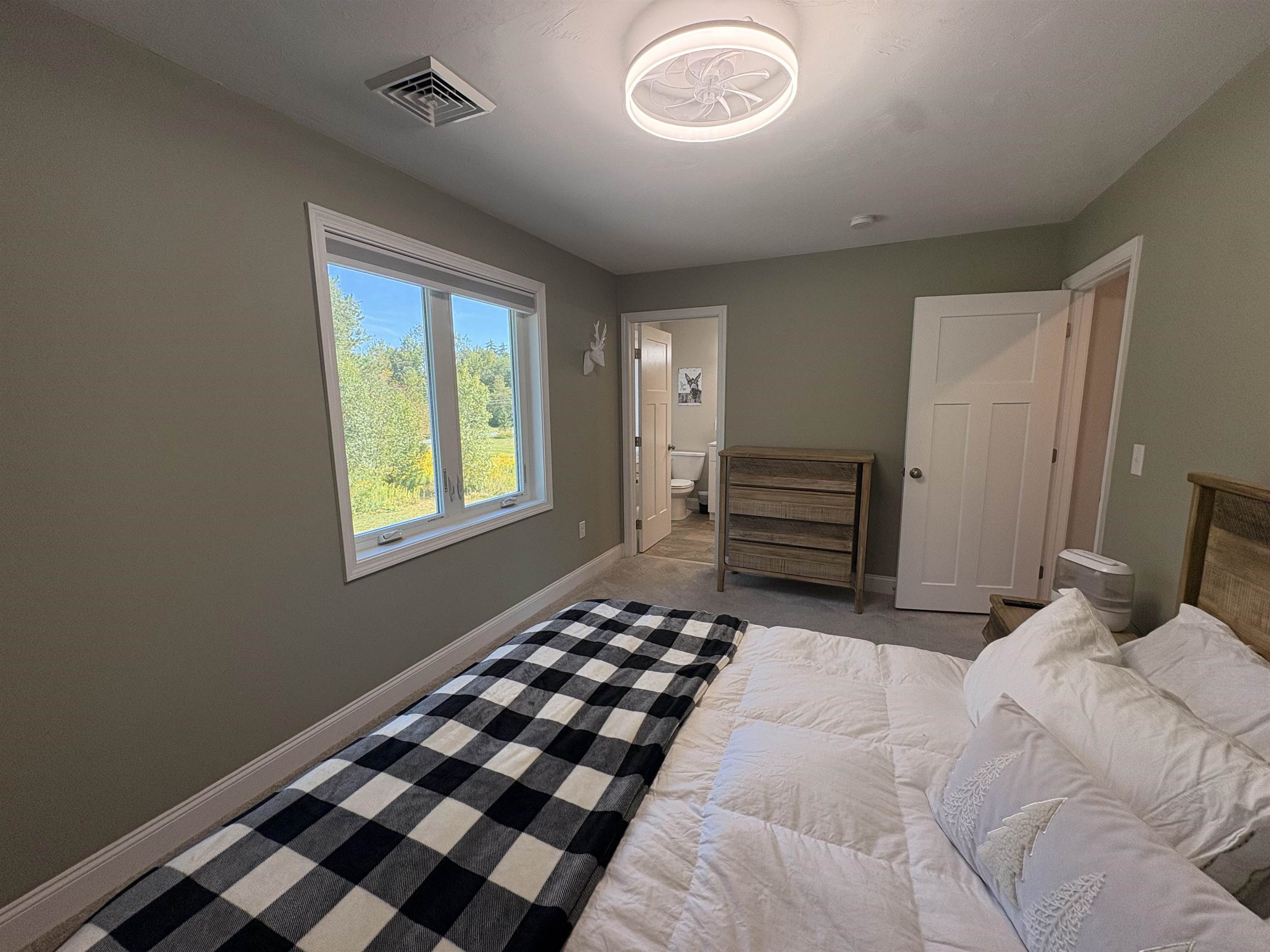 4 Juniors Way Unit: B