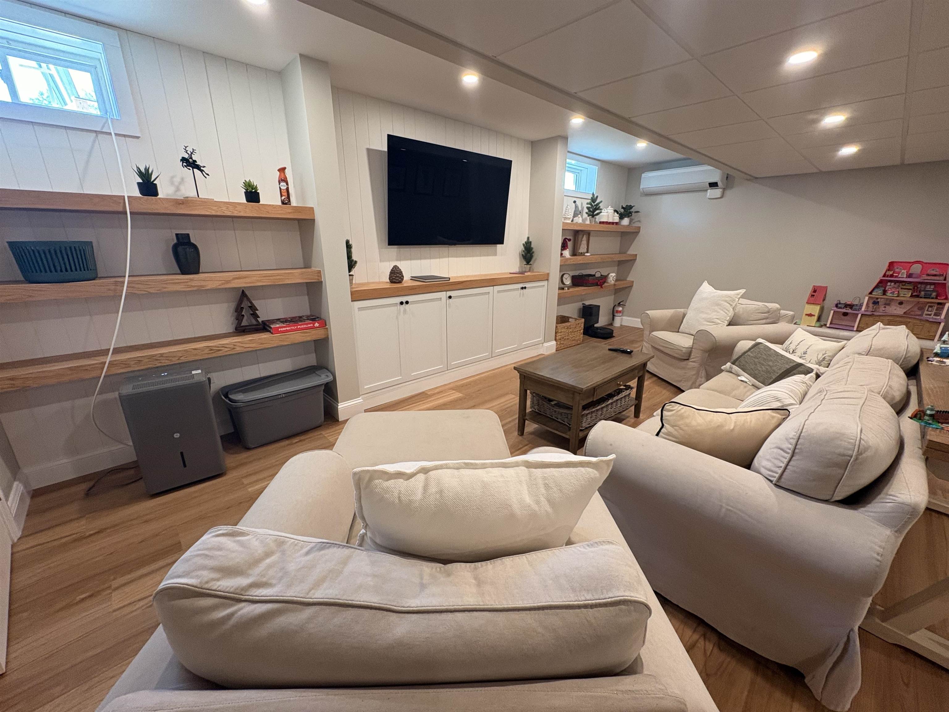 4 Juniors Way Unit: B