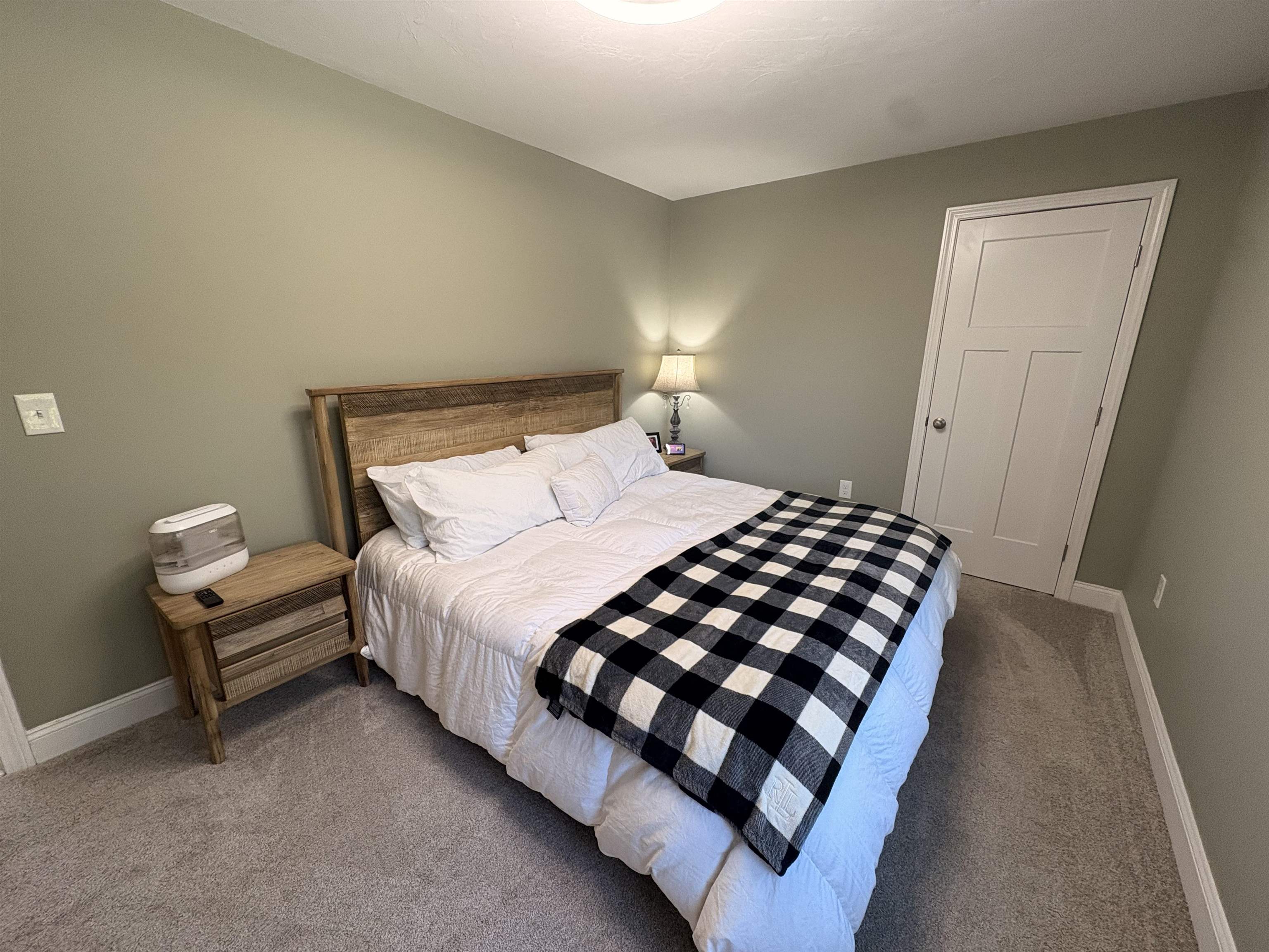 4 Juniors Way Unit: B