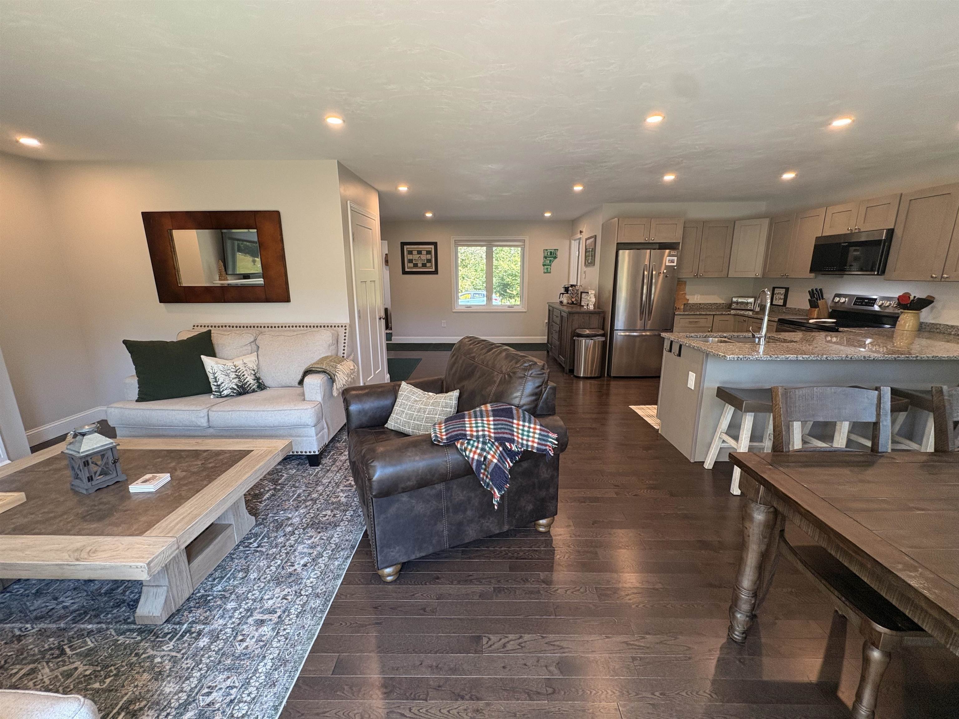 4 Juniors Way Unit: B