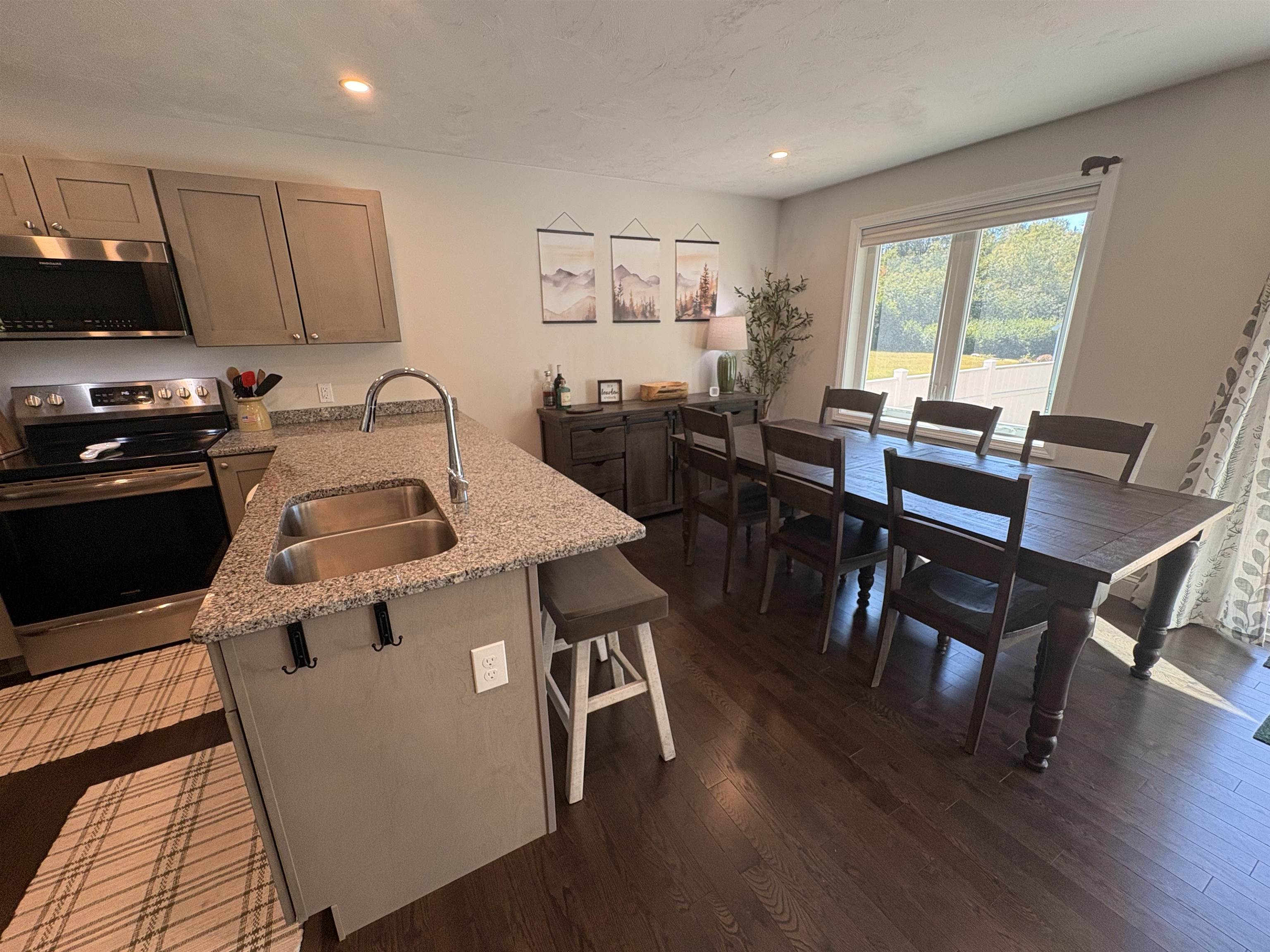 4 Juniors Way Unit: B