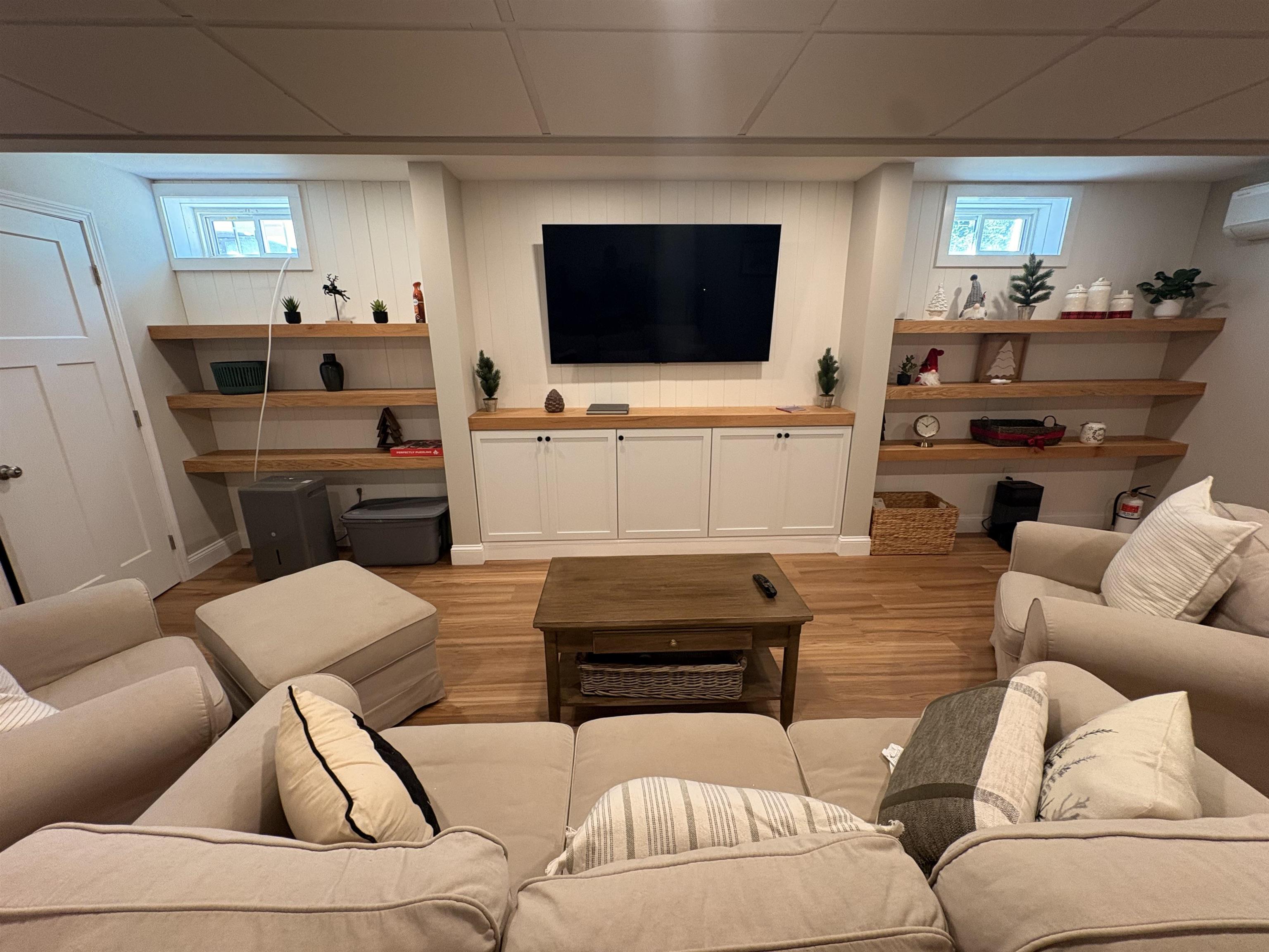 4 Juniors Way Unit: B