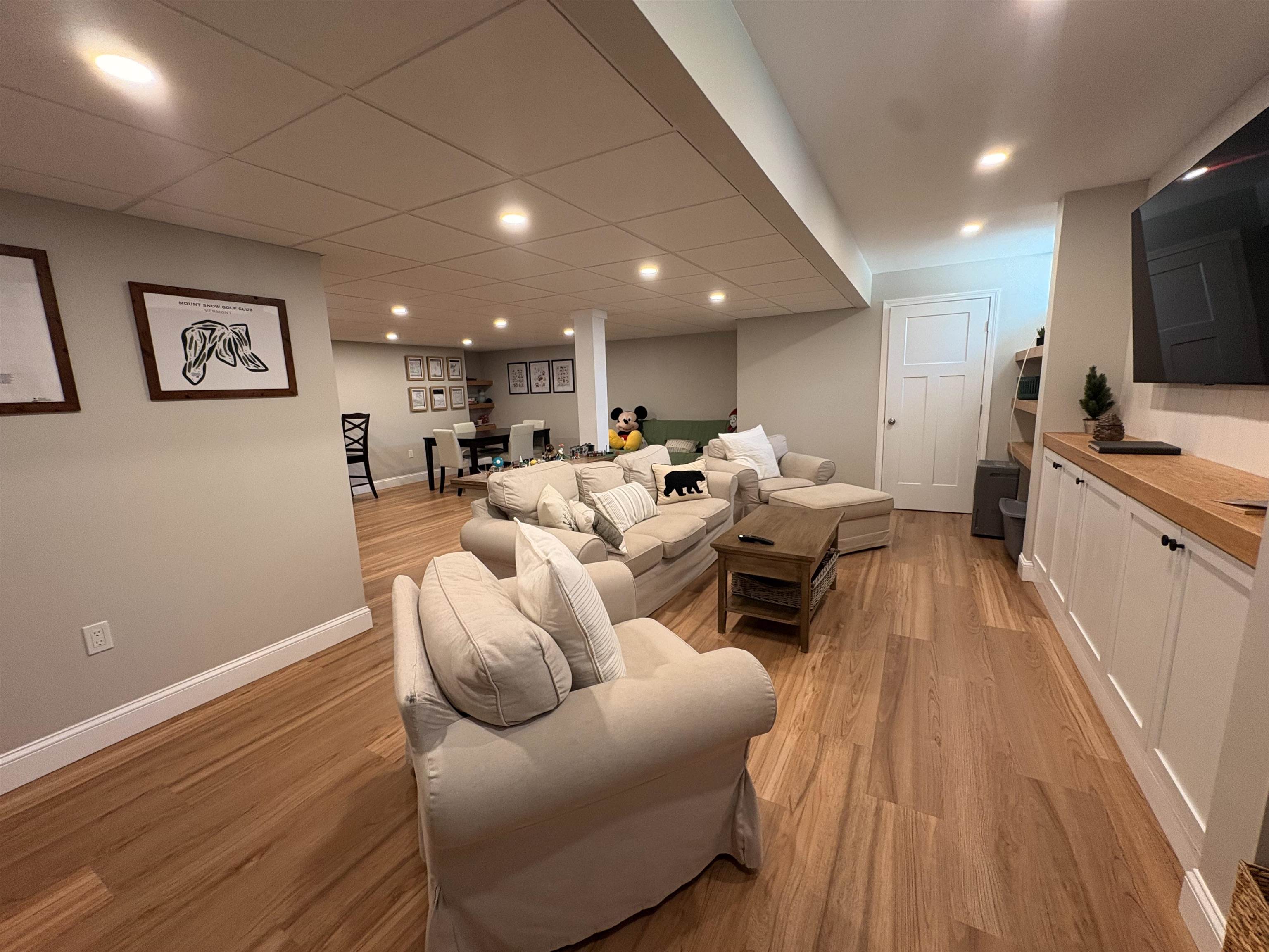 4 Juniors Way Unit: B