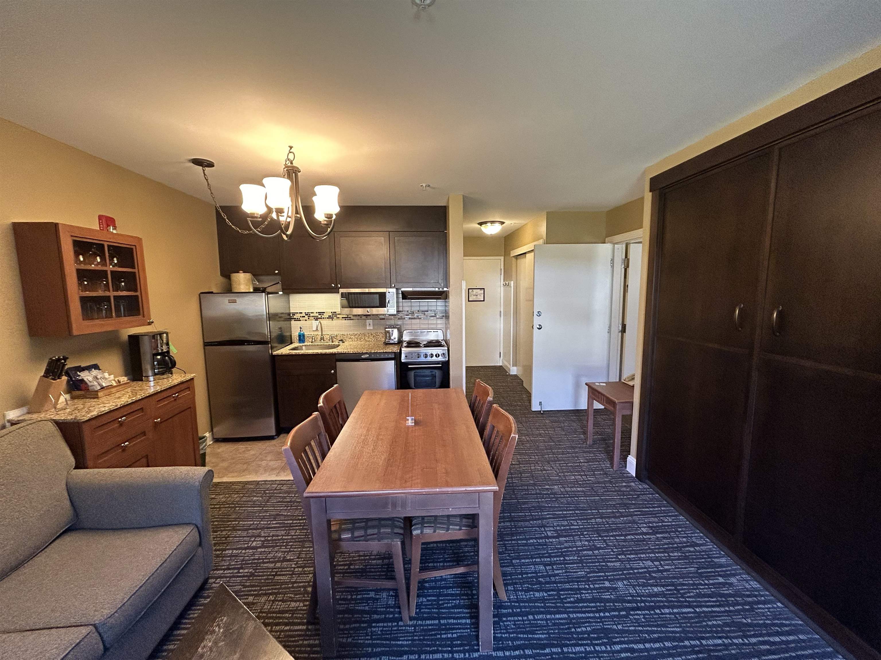 145/47 Qtr.1,89 Grand Summit Way