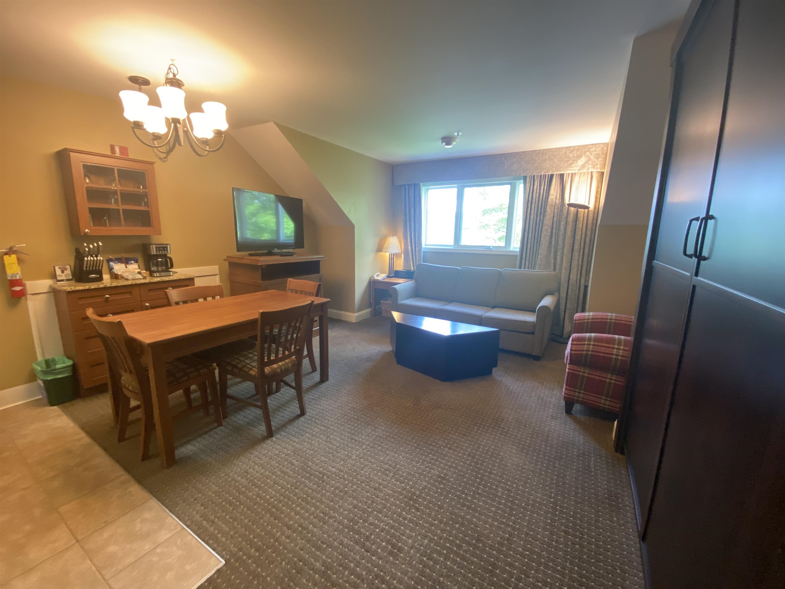 304/06 Qtr.2,89 Grand Summit Way