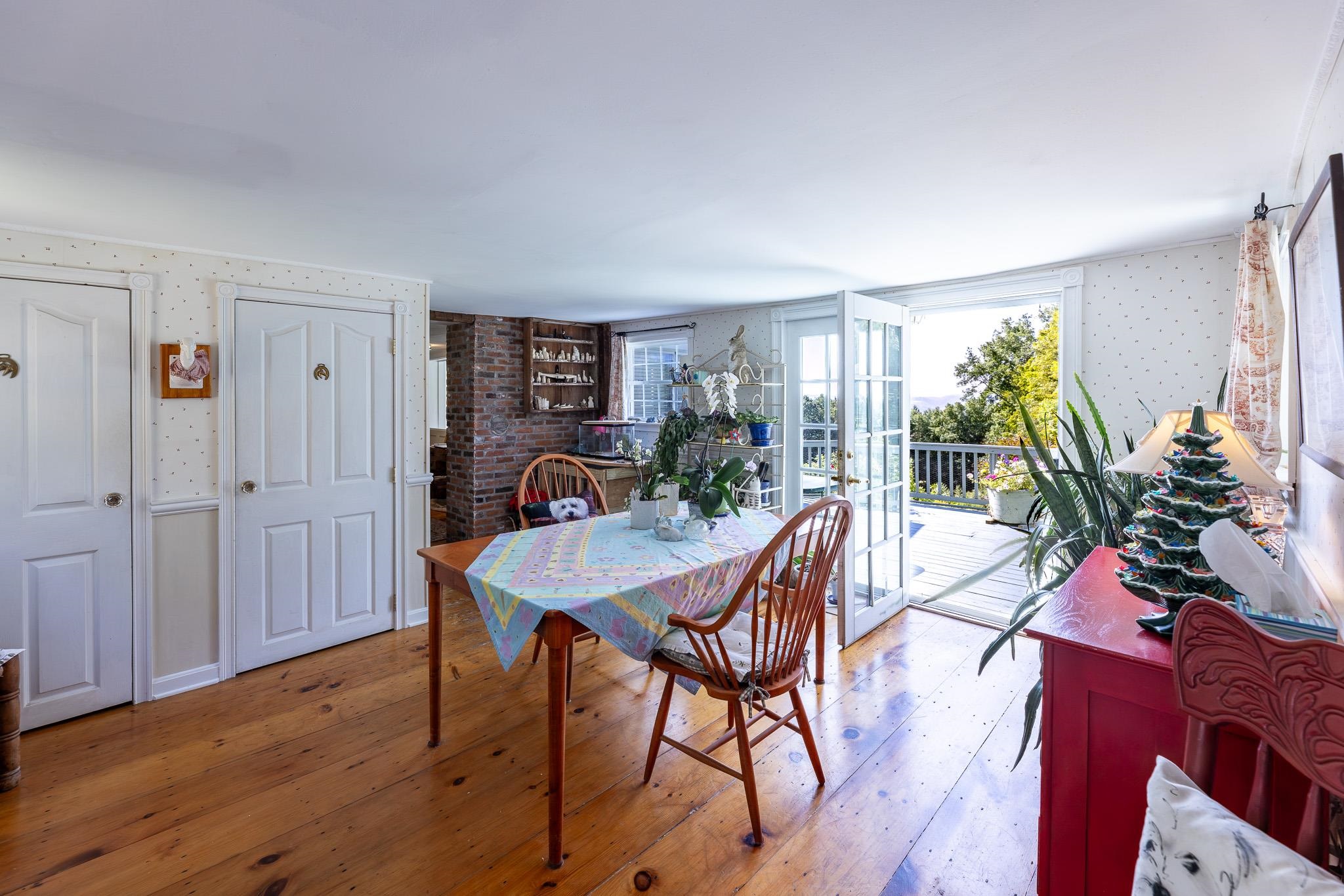 303 Woodbury Road