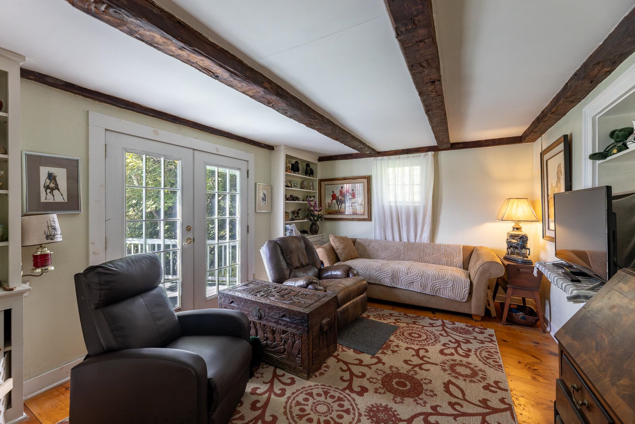 303 Woodbury Road