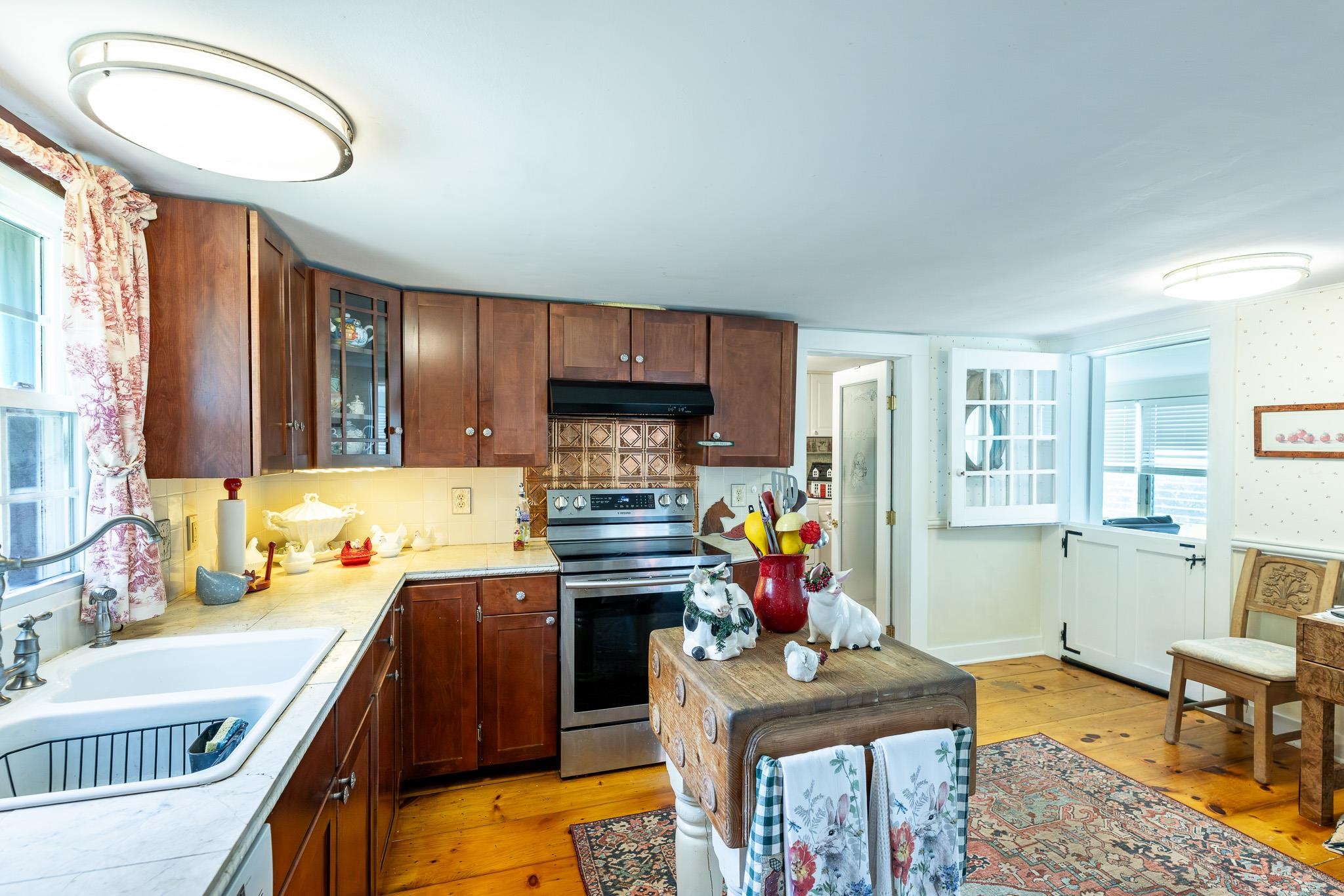 303 Woodbury Road