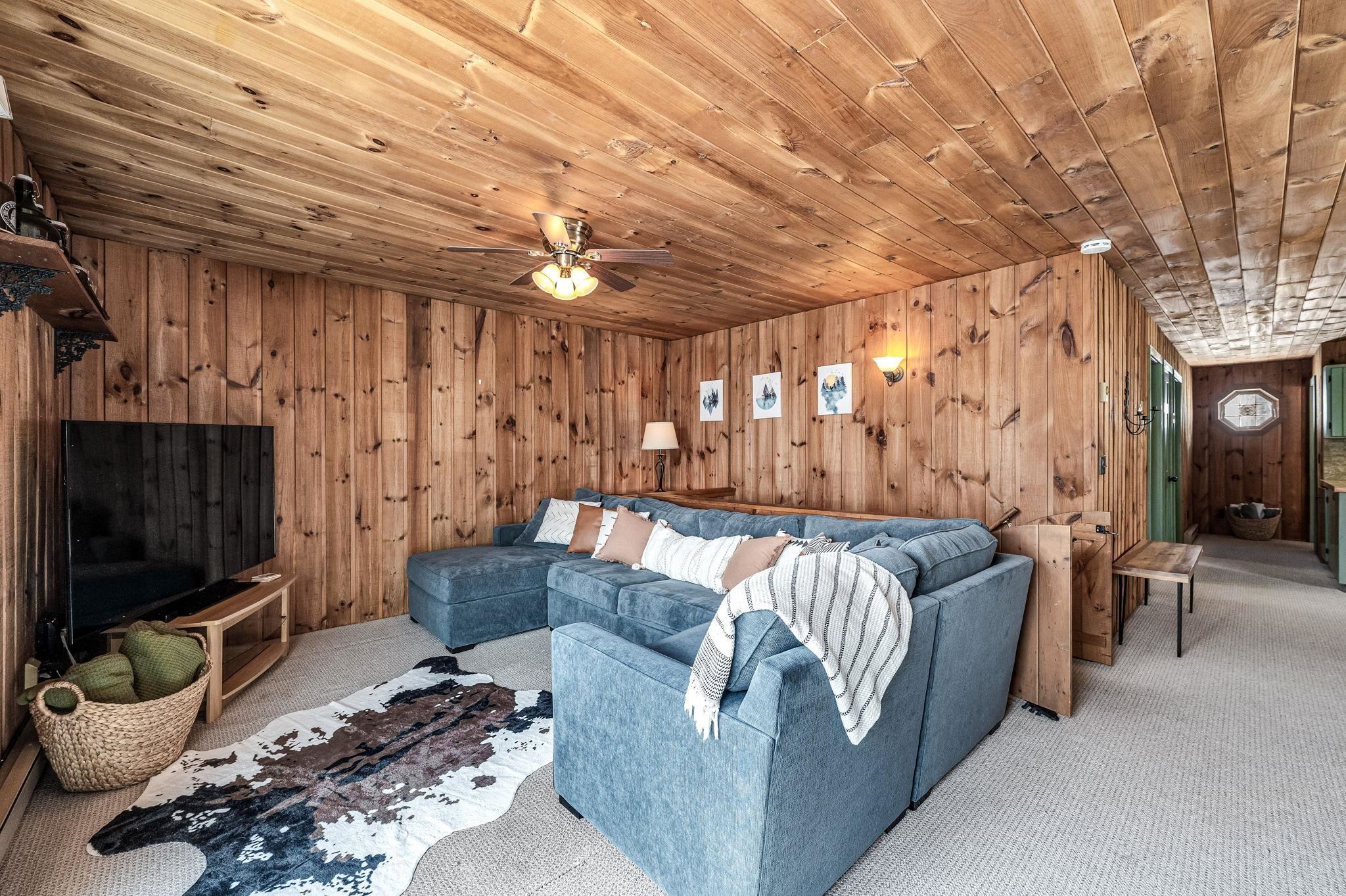 44 Howes Loop