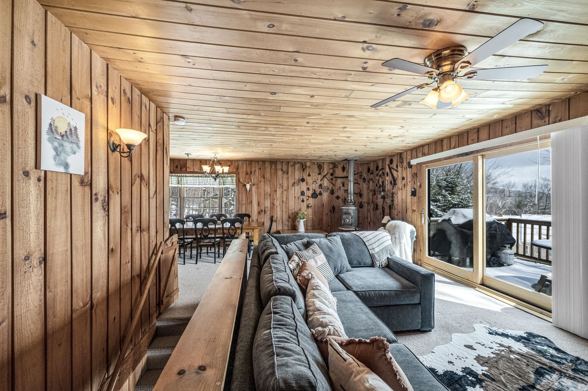 44 Howes Loop