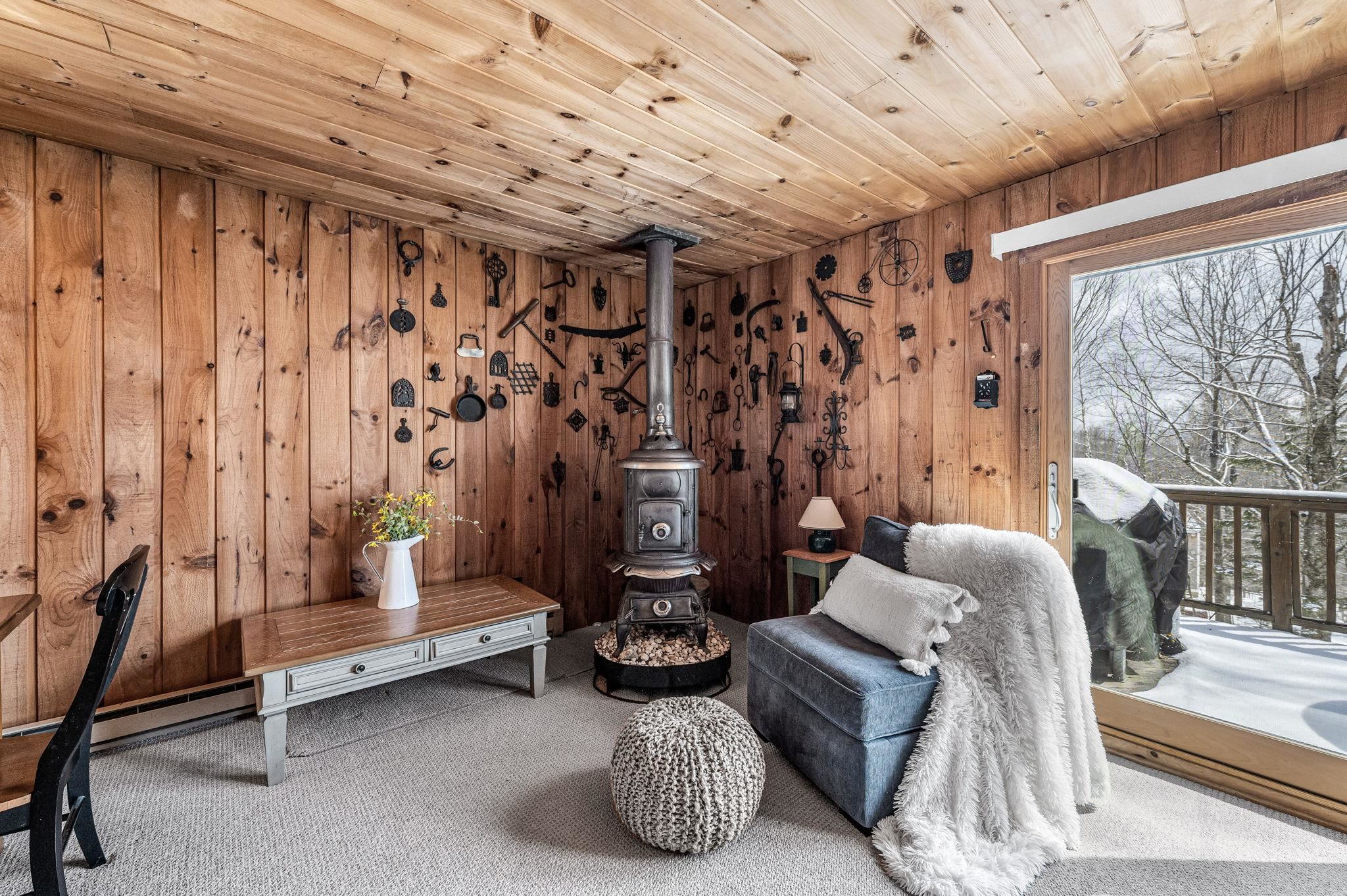 44 Howes Loop