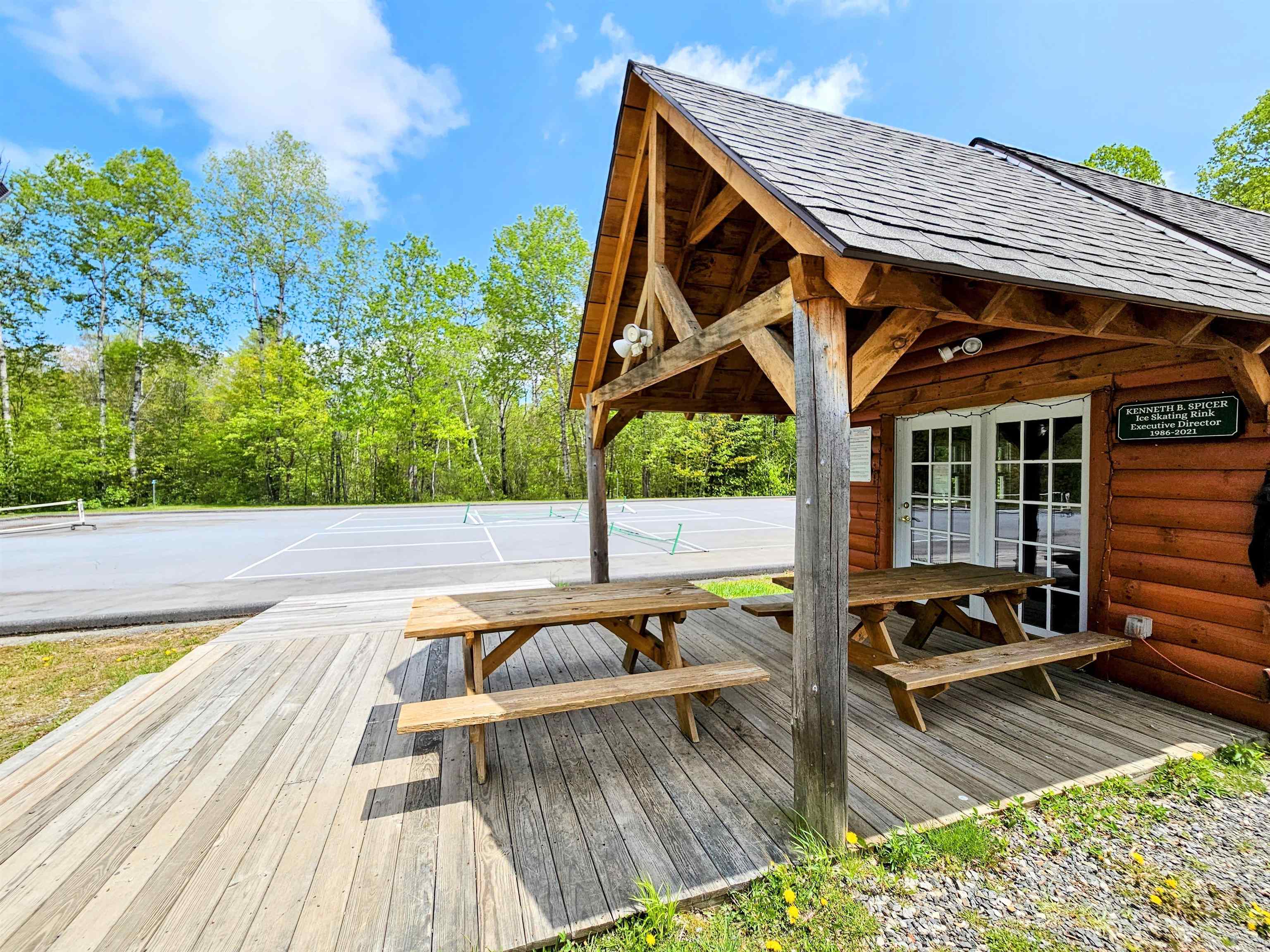 44 Howes Loop
