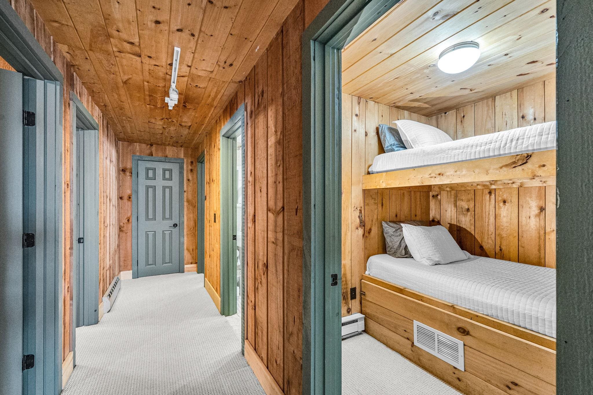 44 Howes Loop