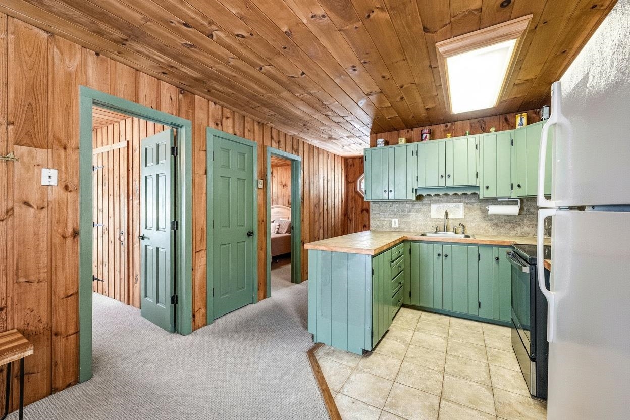 44 Howes Loop