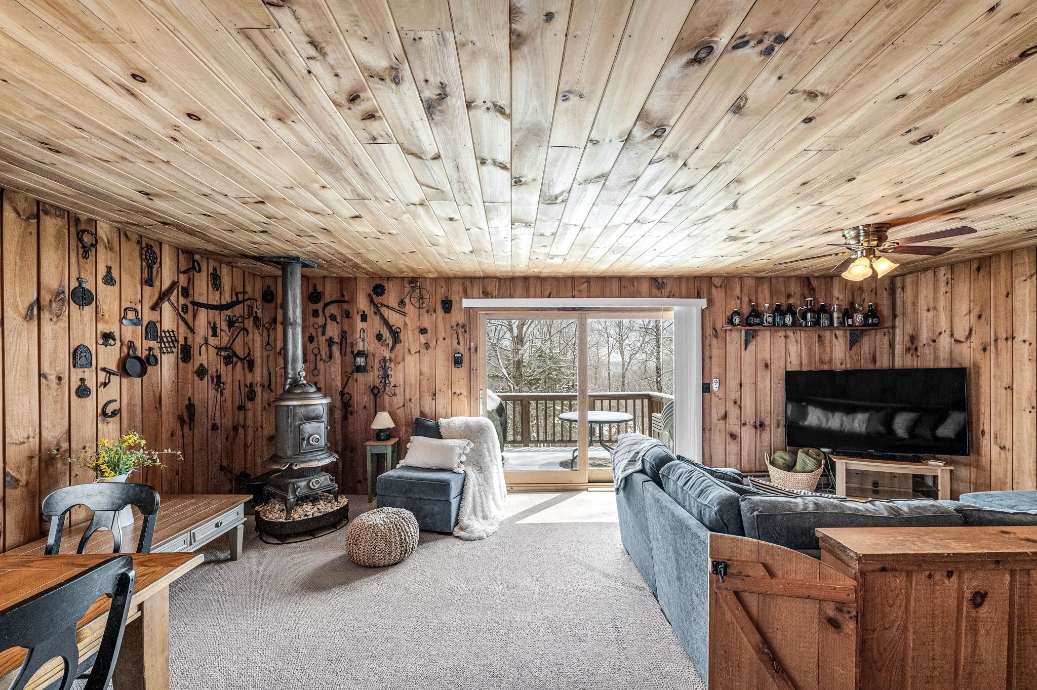 44 Howes Loop