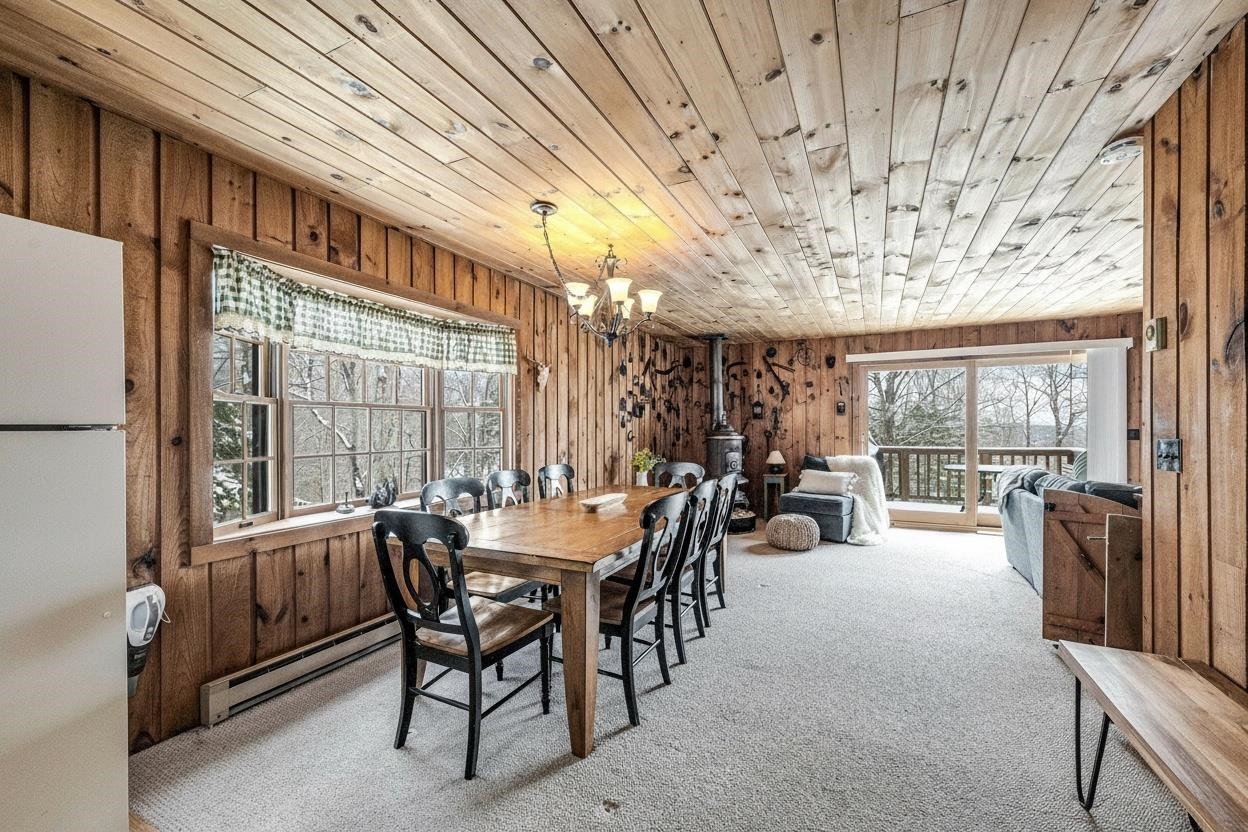 44 Howes Loop