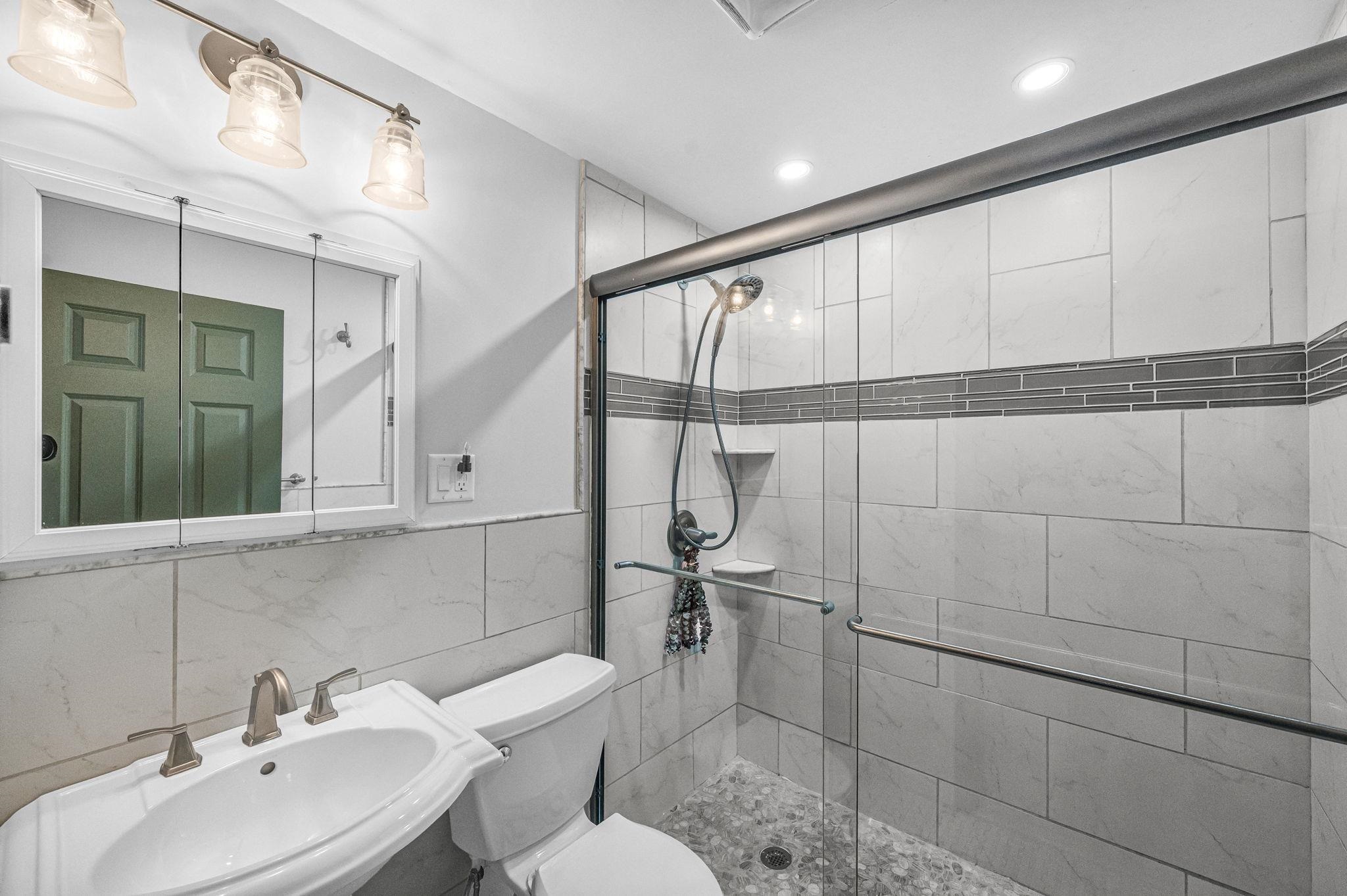 44 Howes Loop