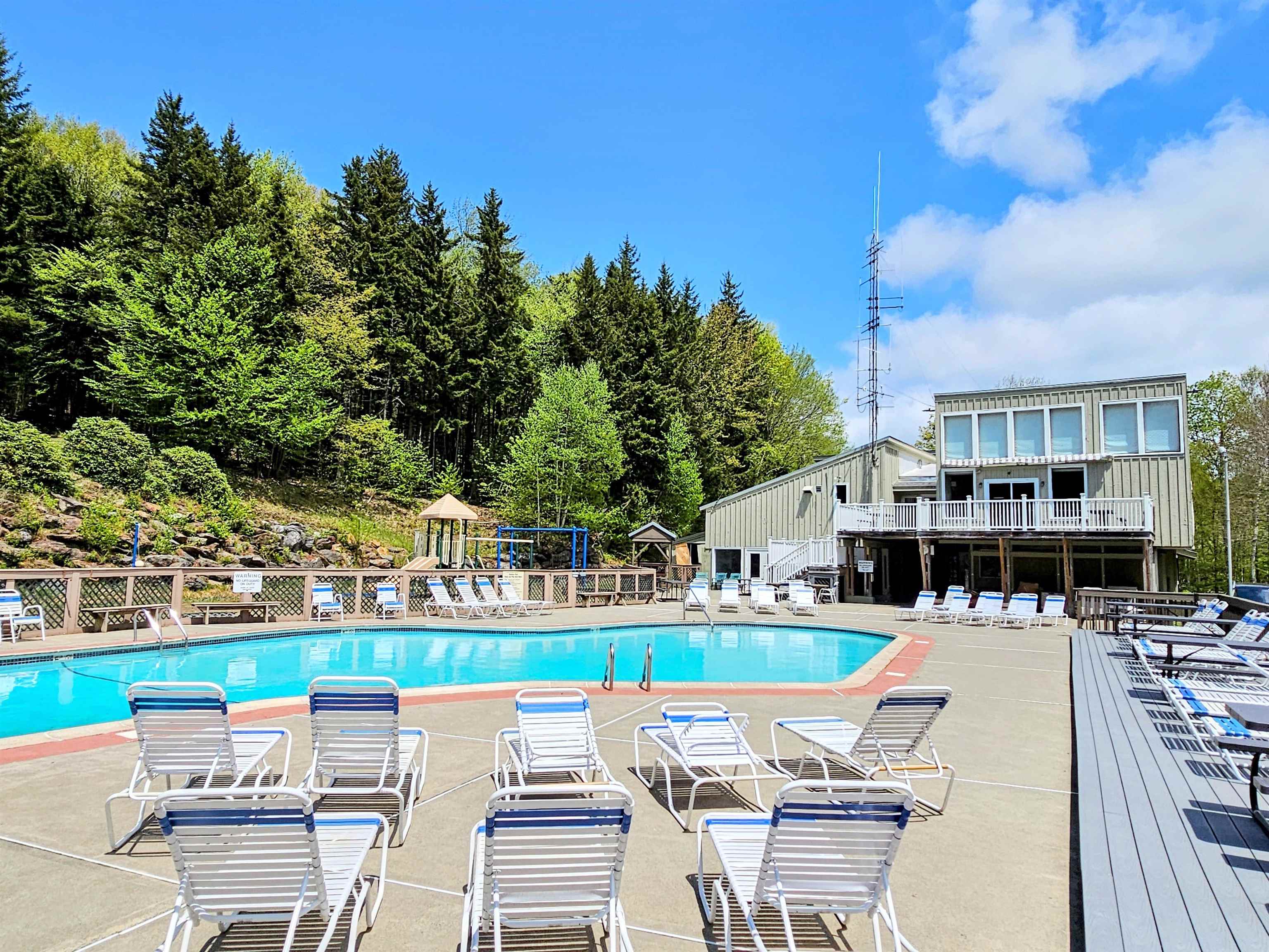 44 Howes Loop