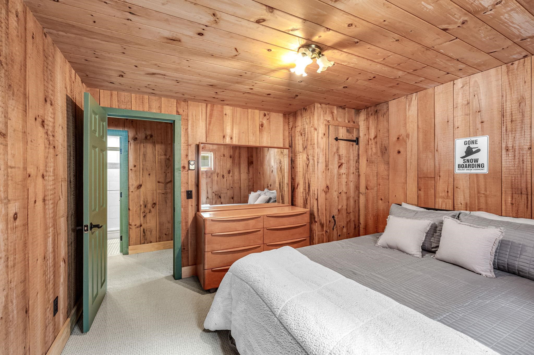 44 Howes Loop