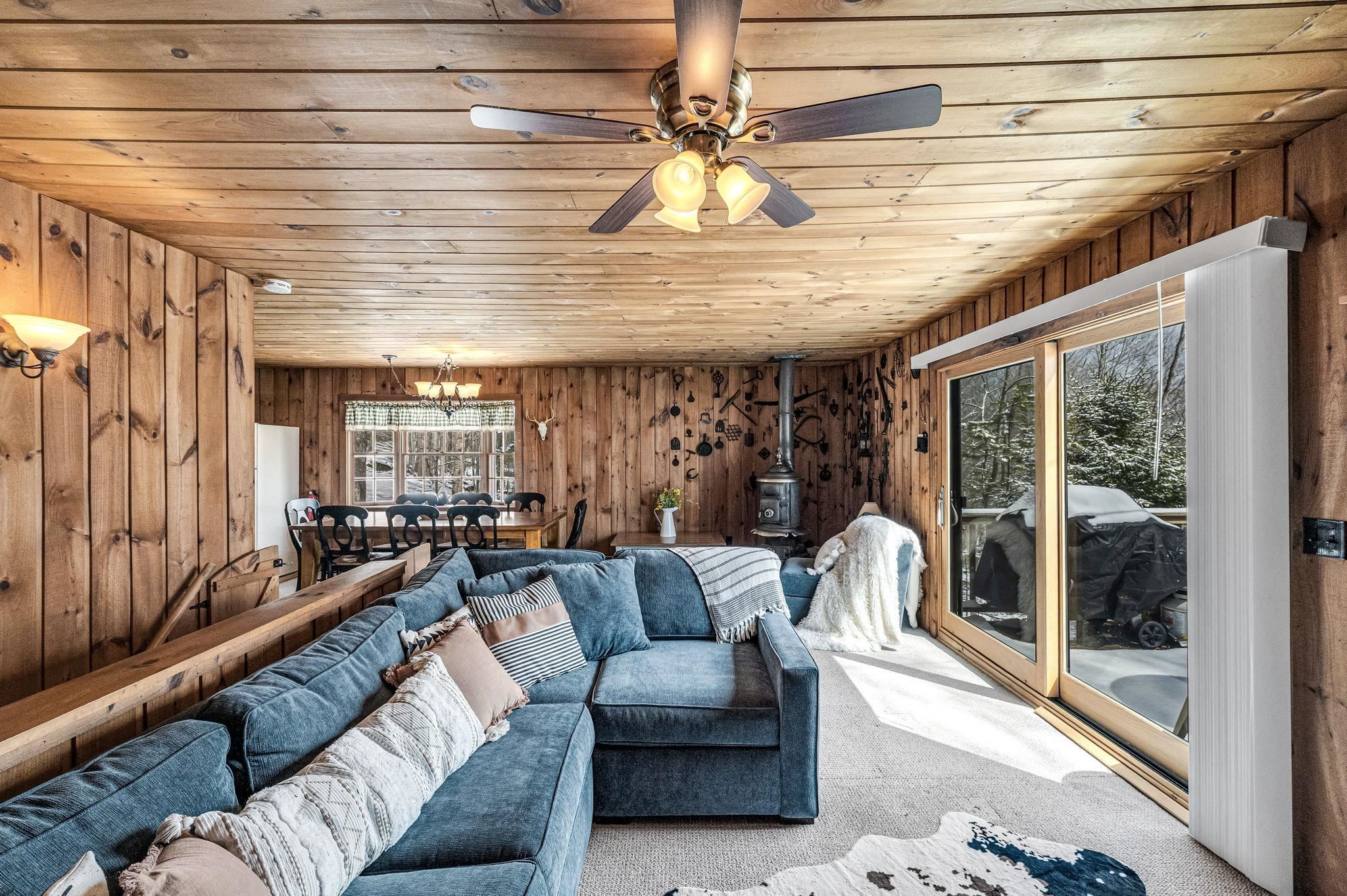 44 Howes Loop