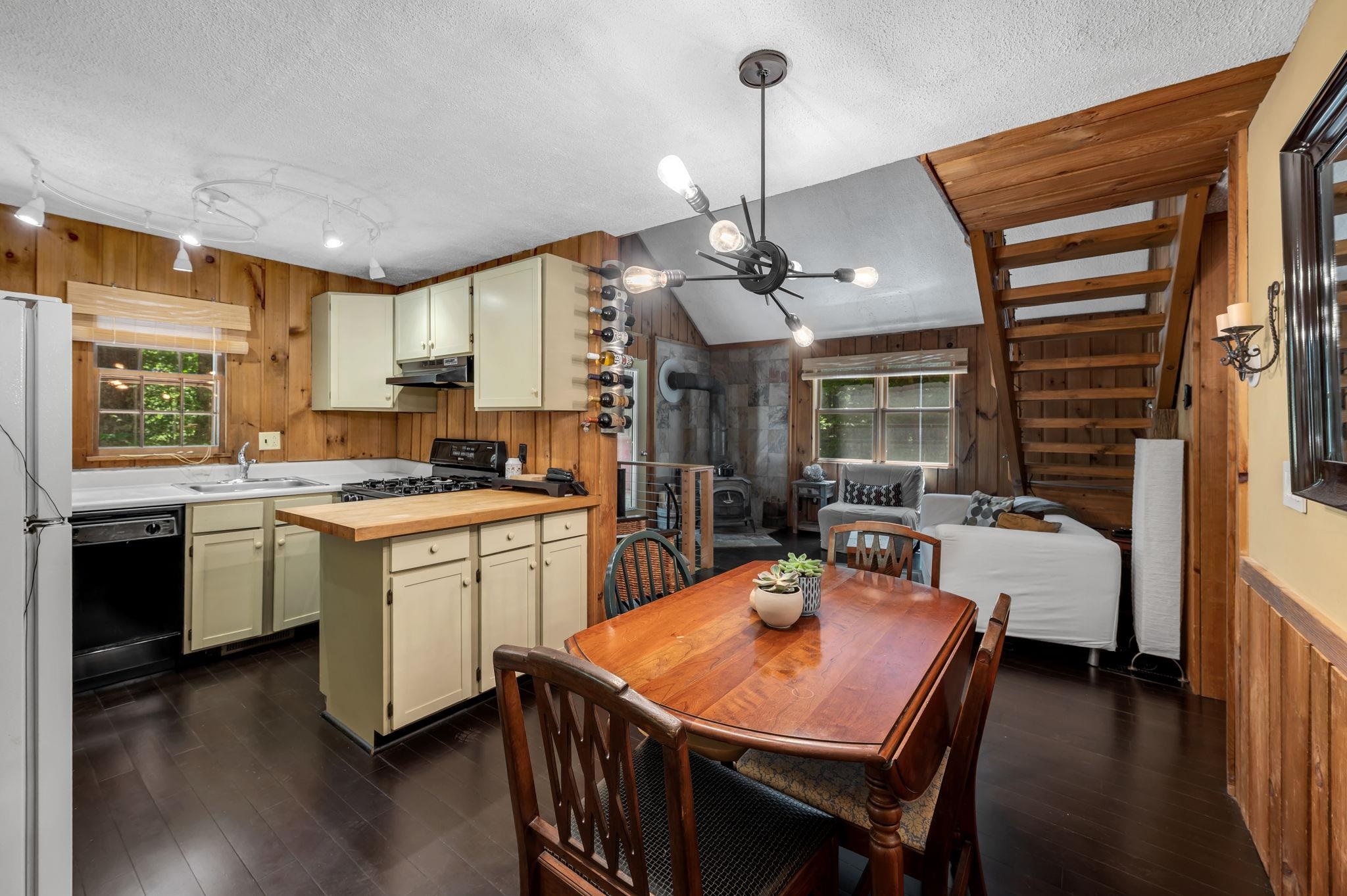 638 Hemlock Hill Road
