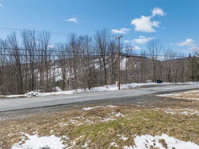 24 Lower Highlands Road