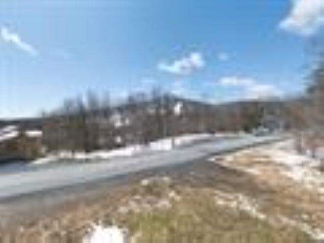 24 Lower Highlands Road