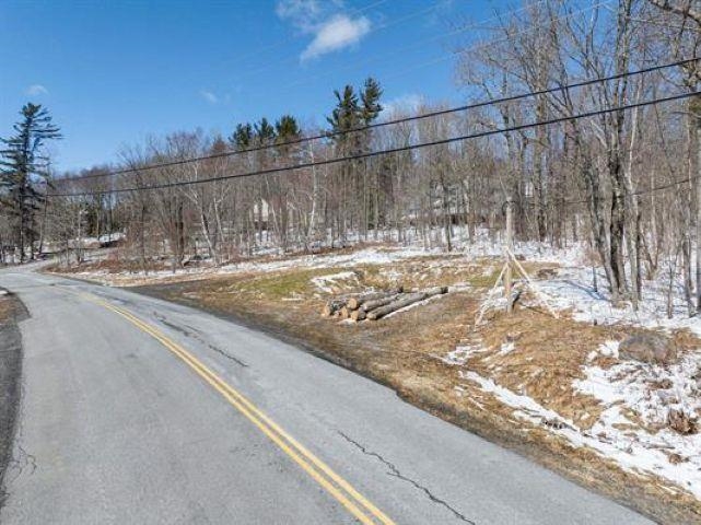 24 Lower Highlands Road