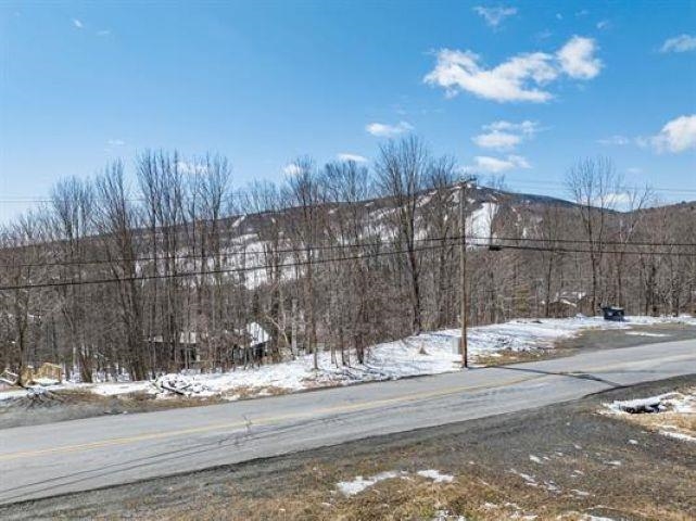 24 Lower Highlands Road