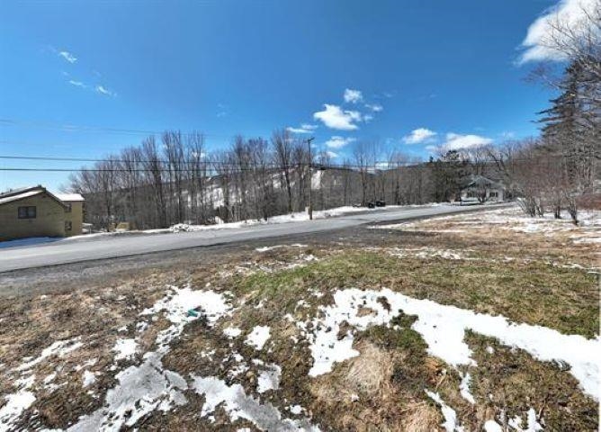 24 Lower Highlands Road