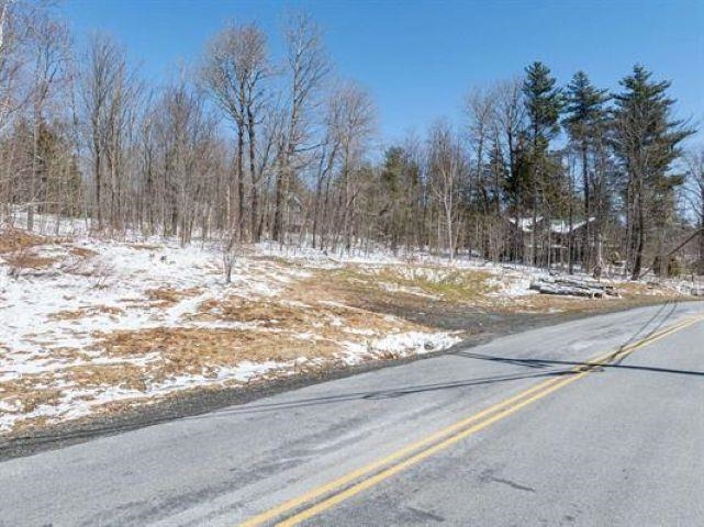 24 Lower Highlands Road