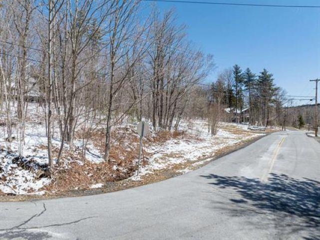 24 Lower Highlands Road
