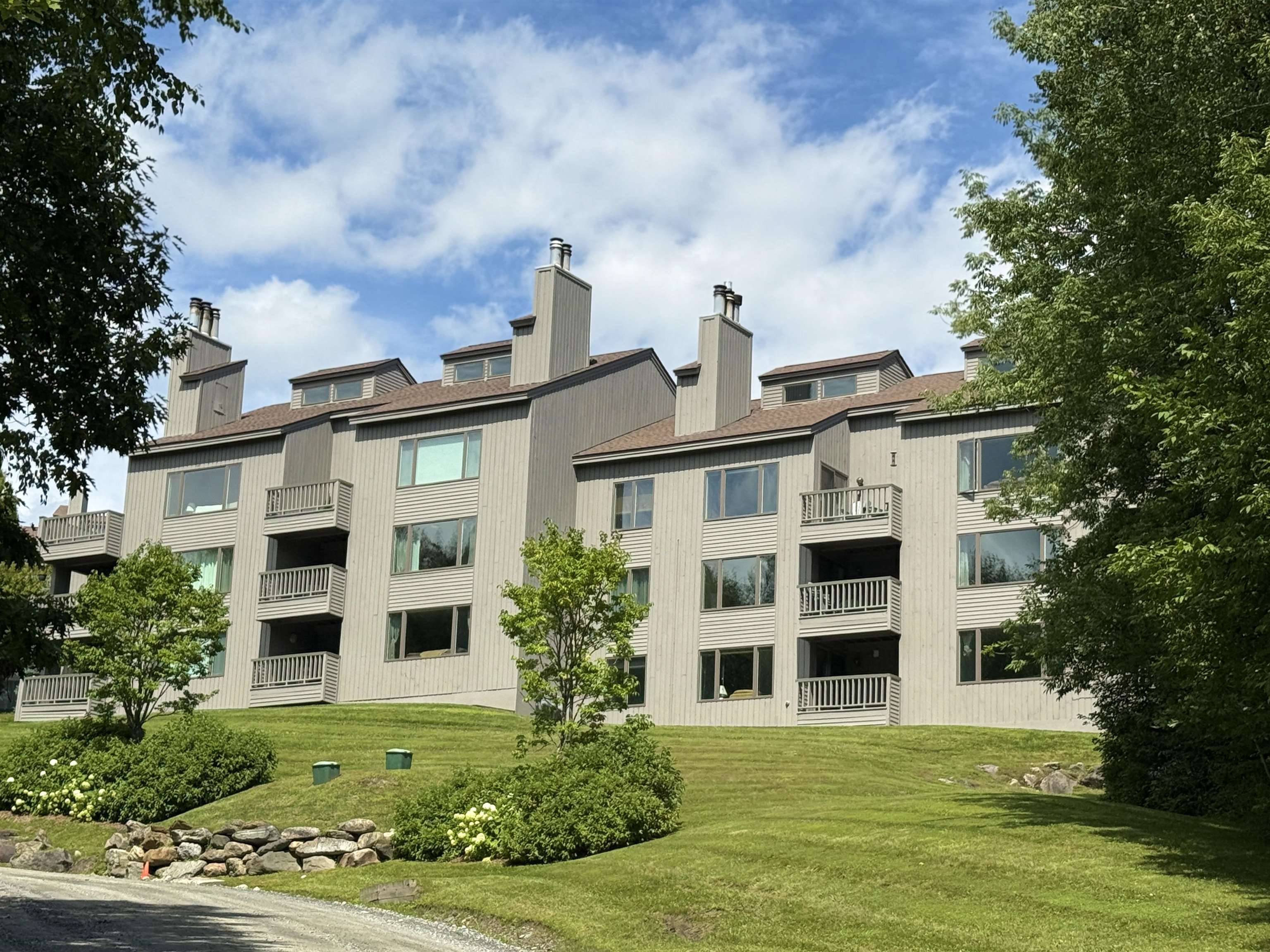34J Snow Tree Lane Unit: Meadows J