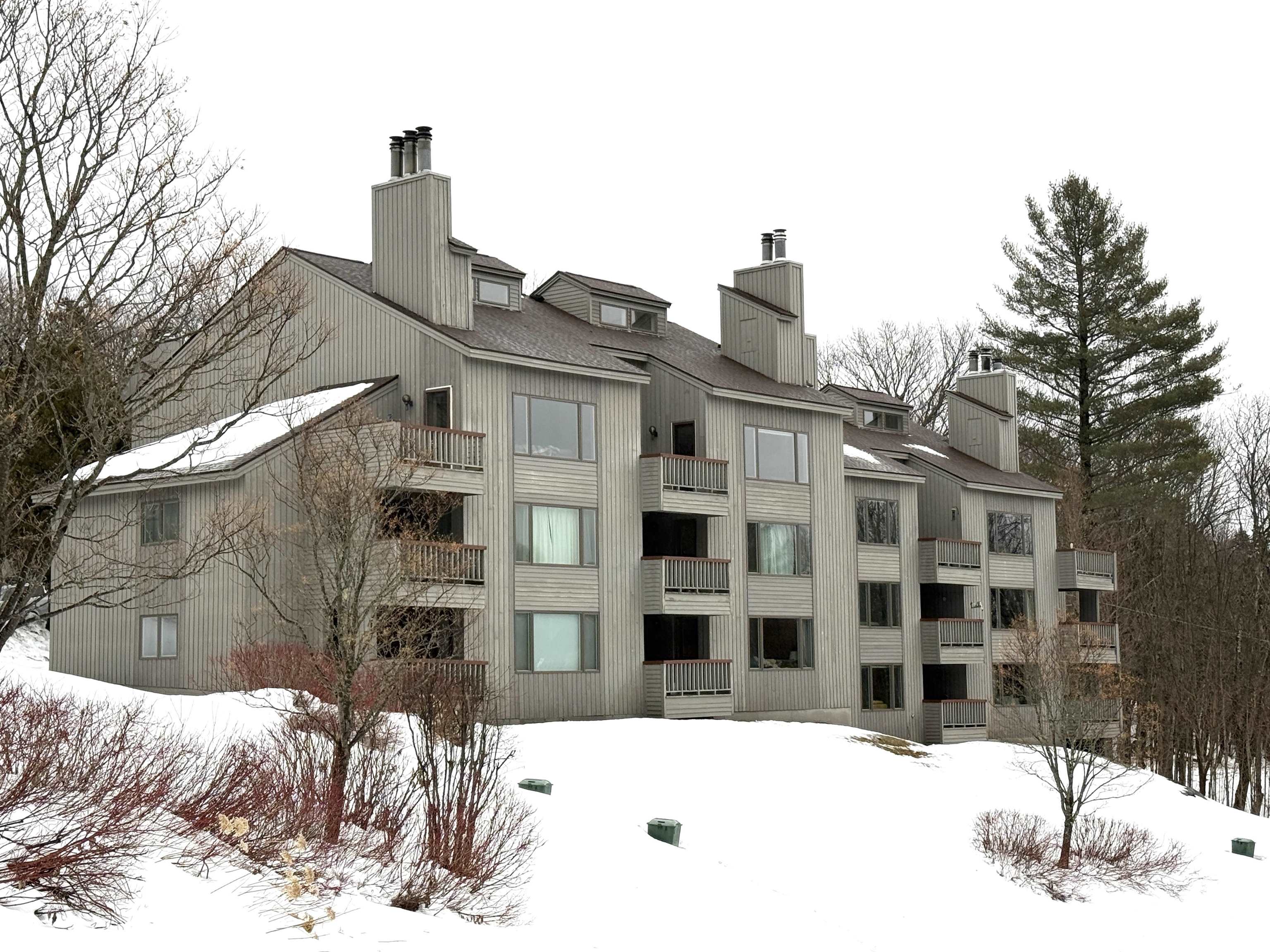34J Snow Tree Lane Unit: Meadows J