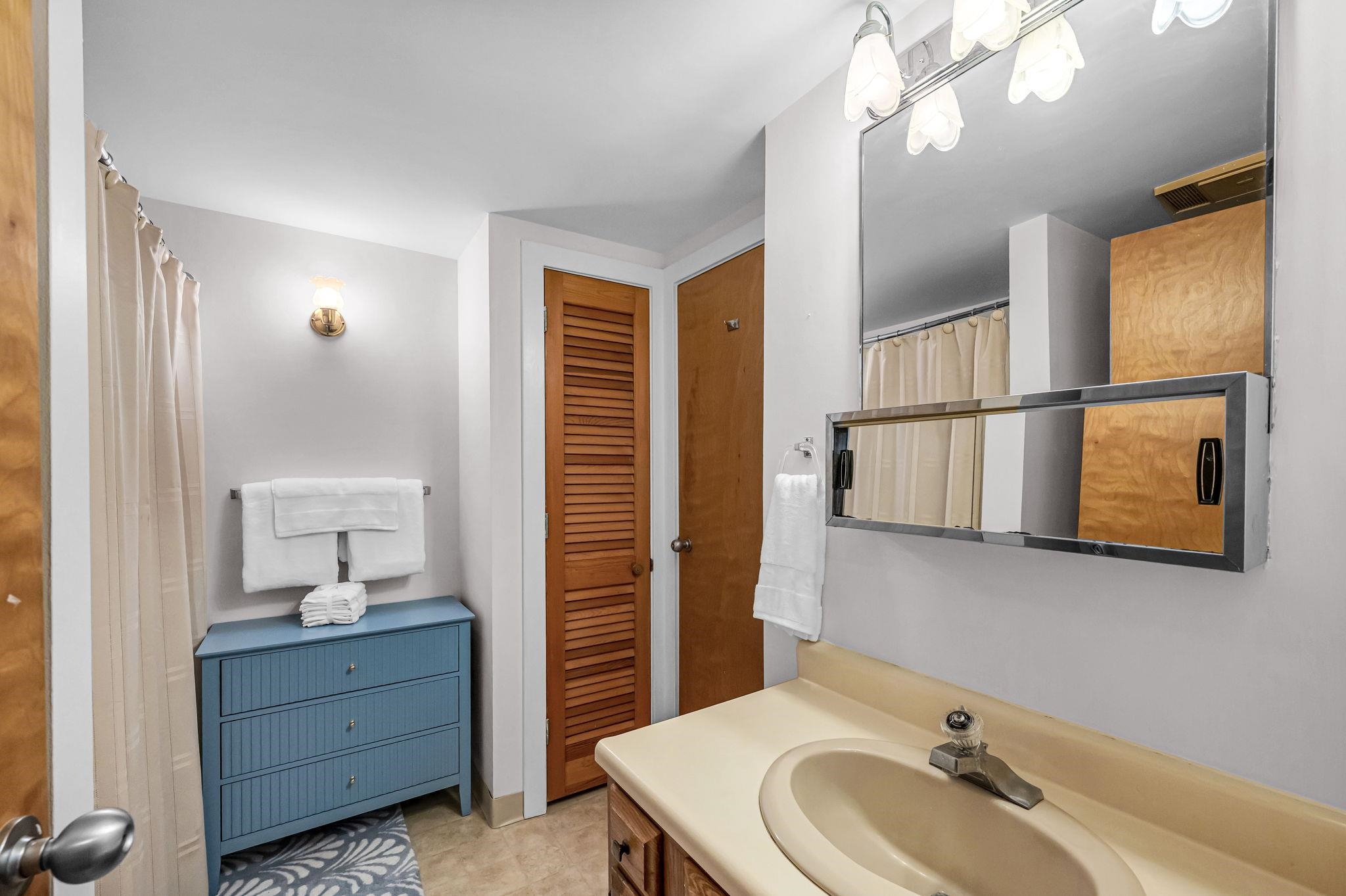 34J Snow Tree Lane Unit: Meadows J