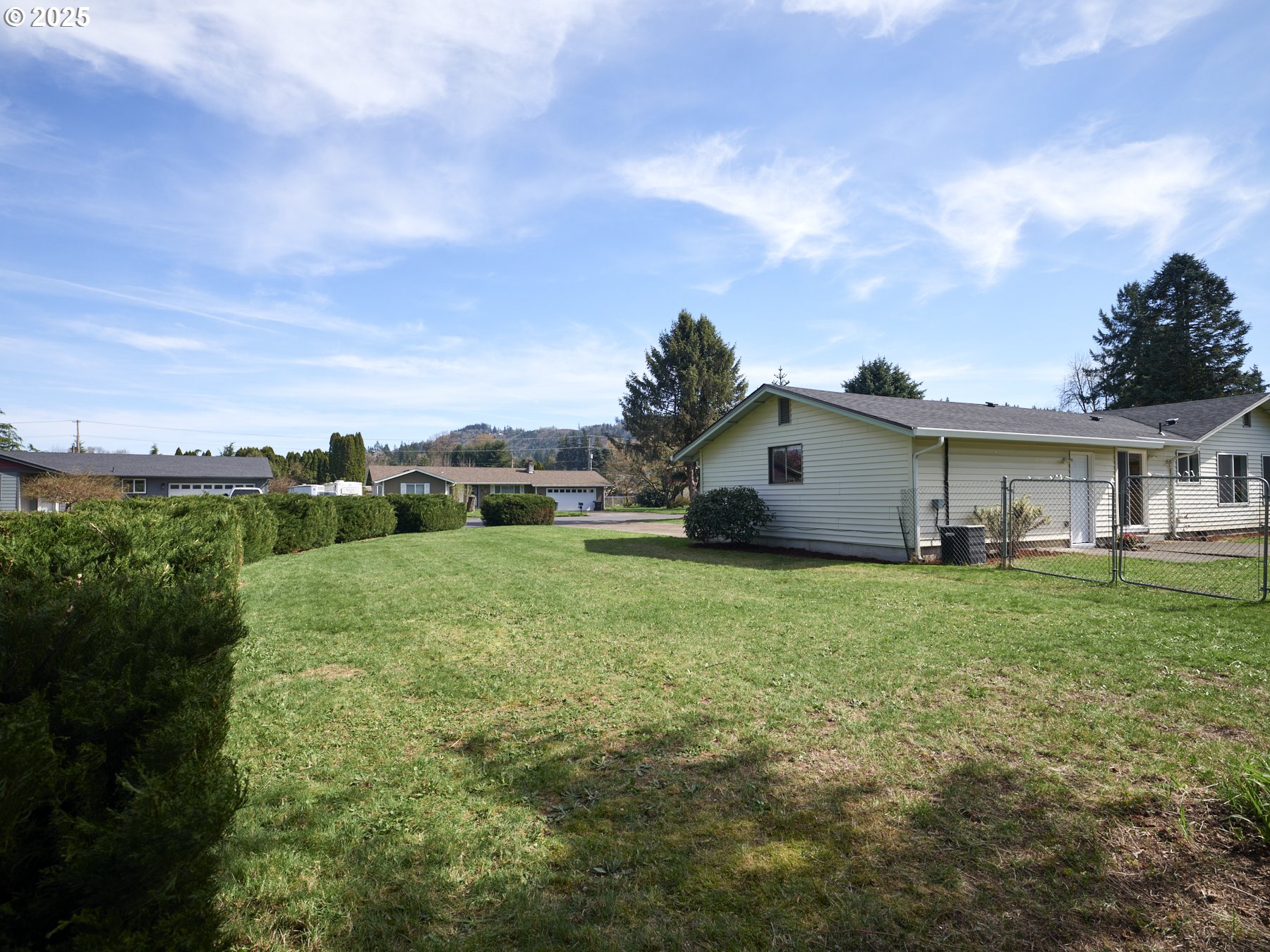 391 CEDAR AVE