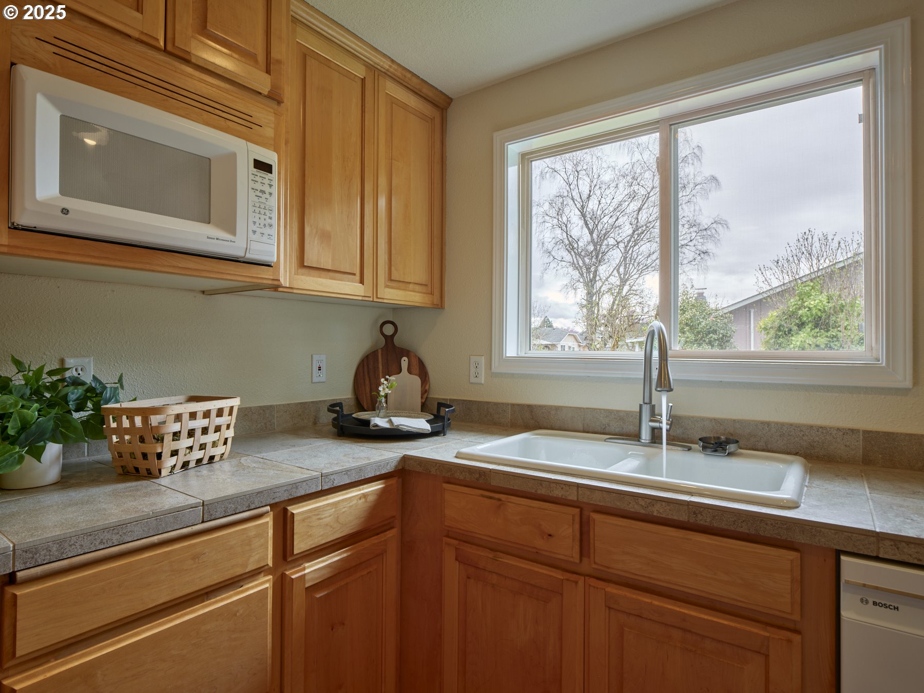 391 CEDAR AVE